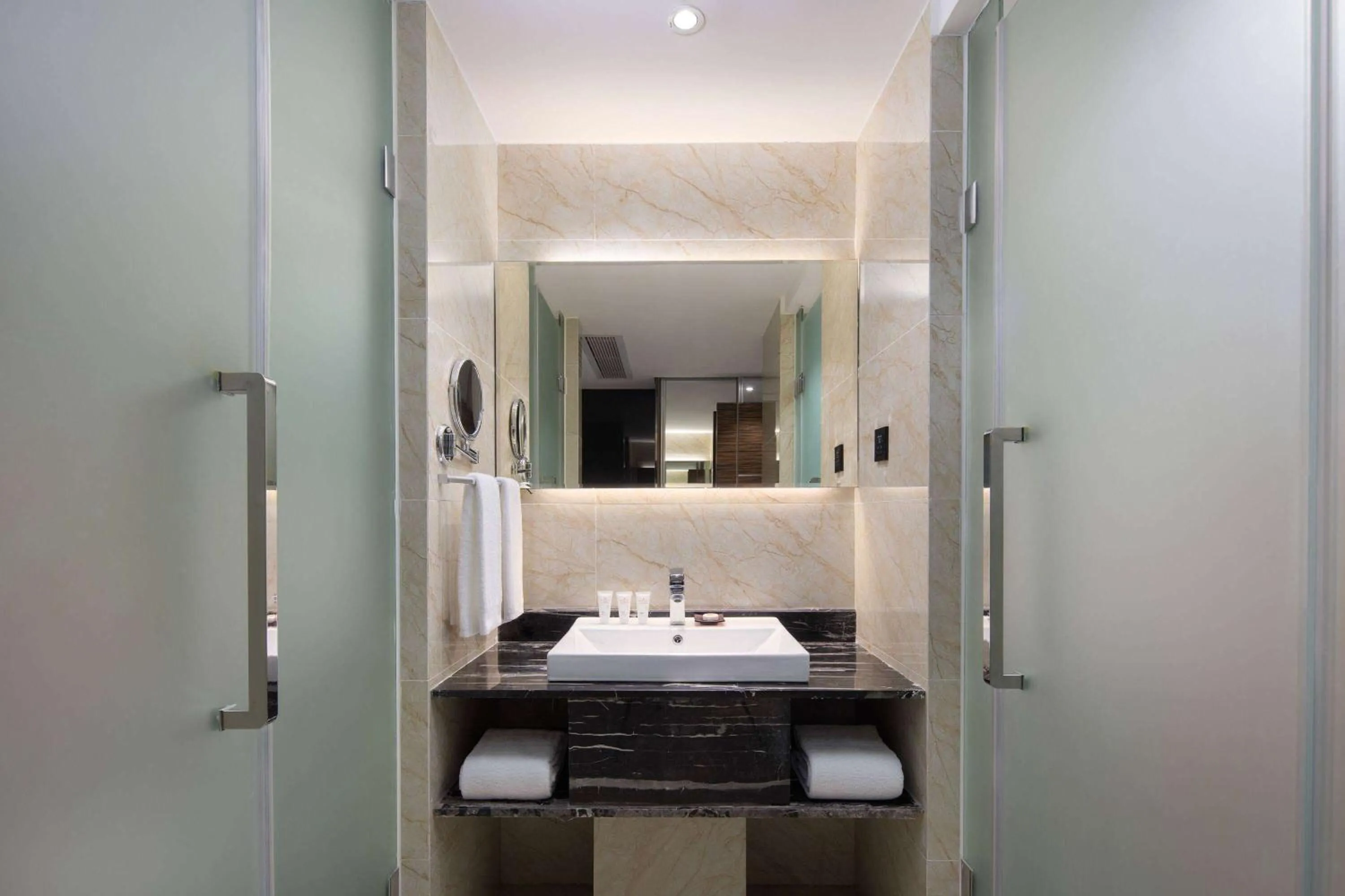 Bathroom in Wyndham Garden Wuyishan