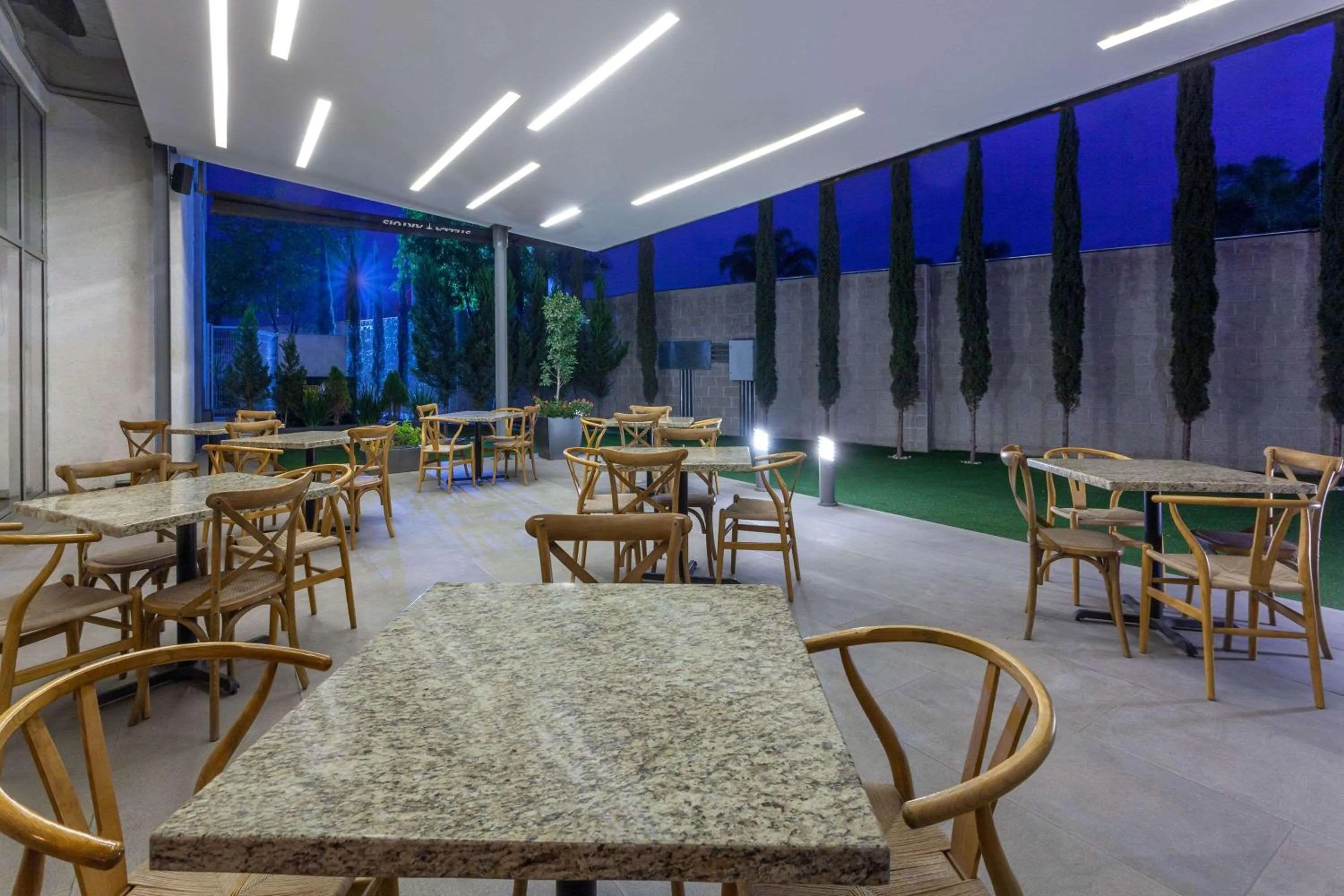 Dining area in TRYP by Wyndham San Luis Potosi Hotel & Suites