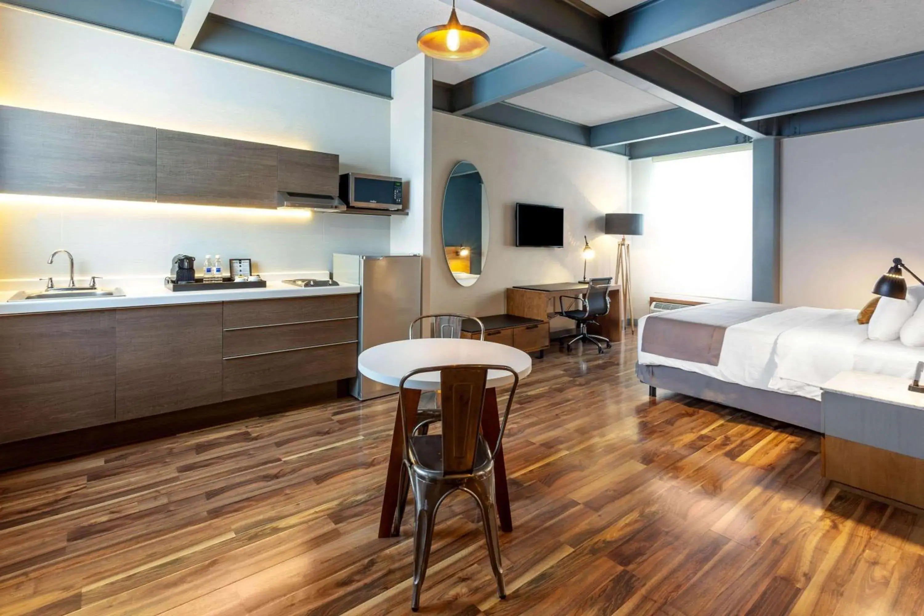 Junior King Suite - single occupancy - Non-Smoking in TRYP by Wyndham San Luis Potosi Hotel & Suites Junior King Suite - single occupancy - Non-Smoking in TRYP by Wyndham San Luis Potosi Hotel & Suites