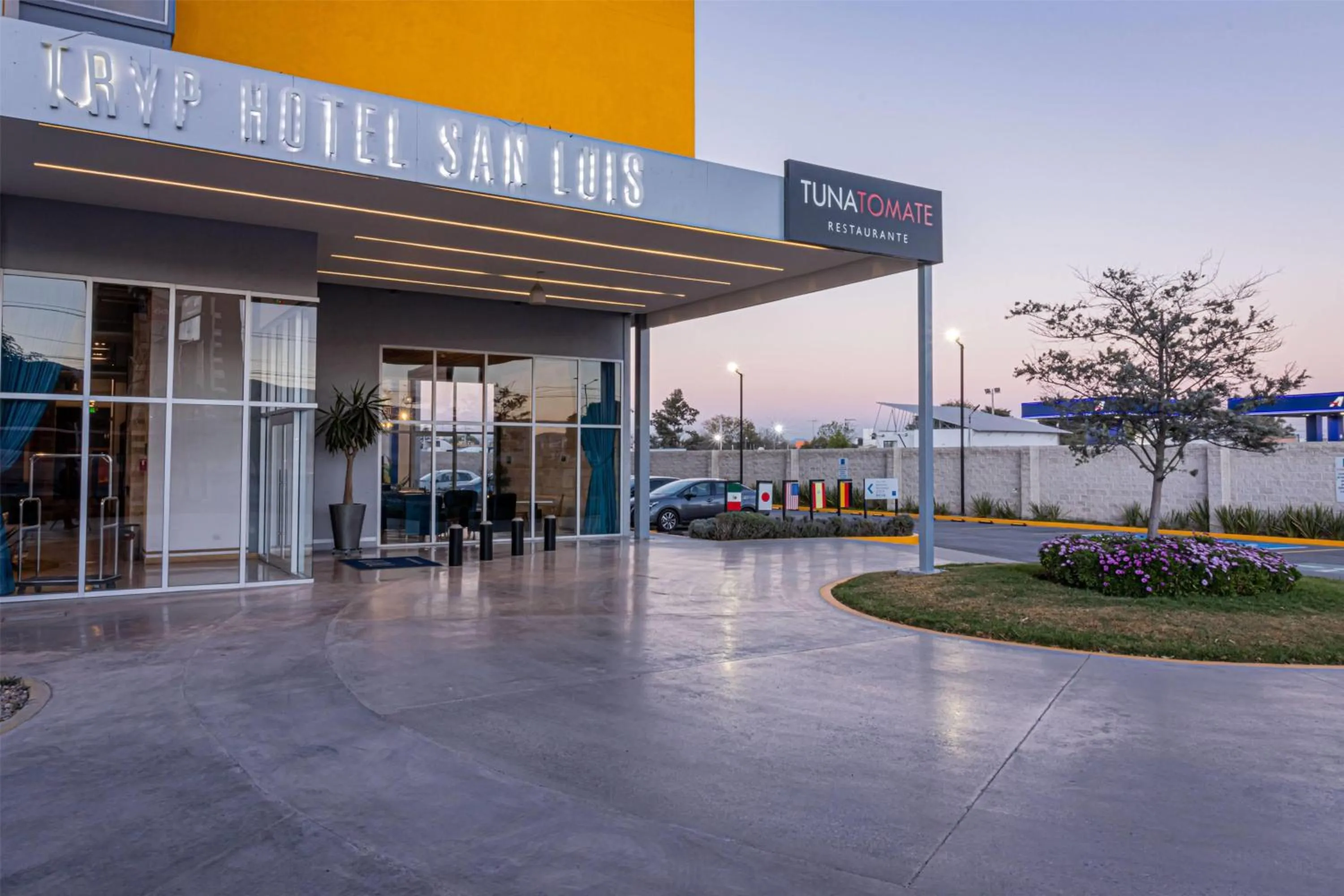 Property building in TRYP by Wyndham San Luis Potosi Hotel & Suites