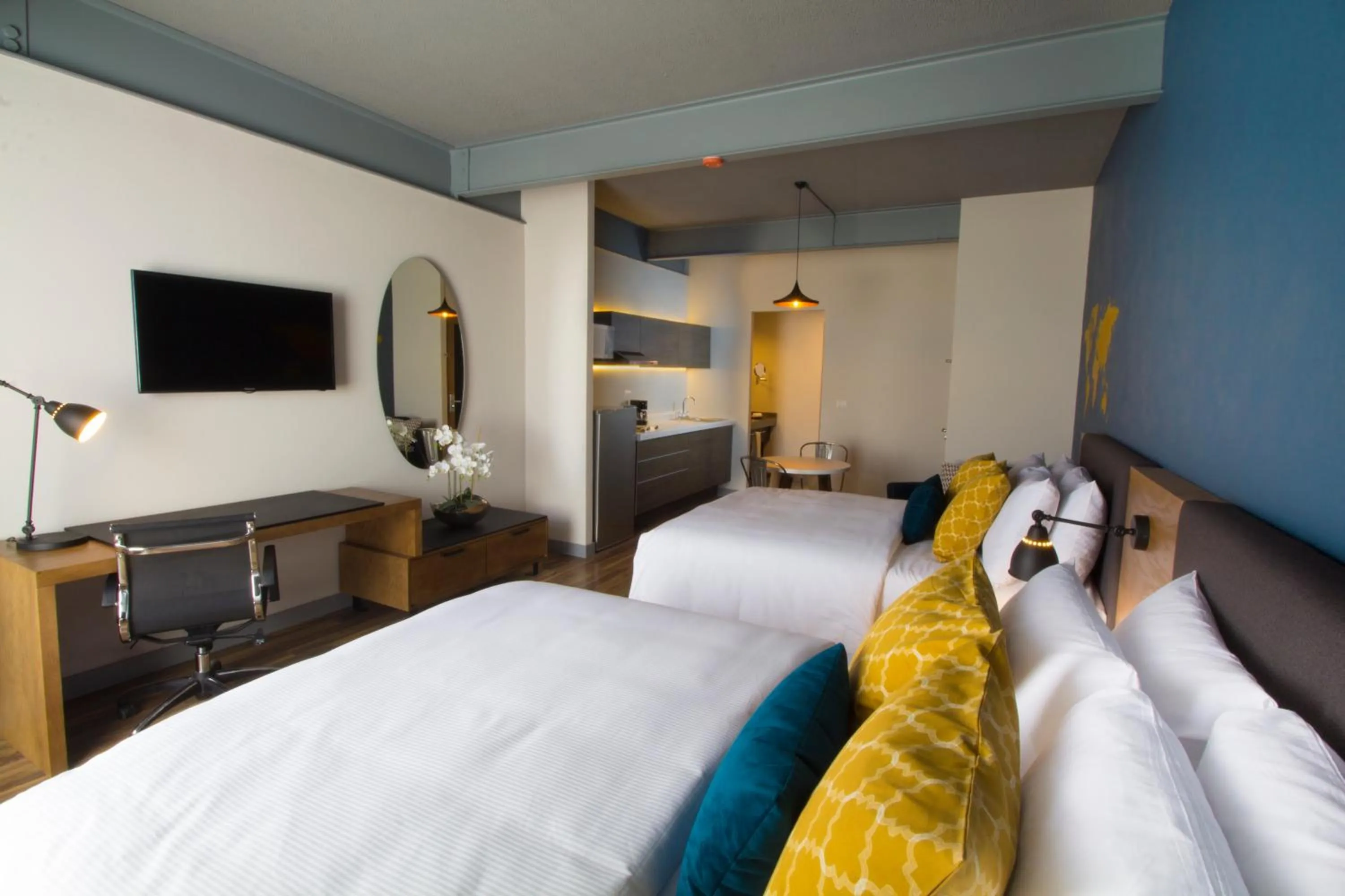 TV and multimedia, Bed in TRYP by Wyndham San Luis Potosi Hotel & Suites