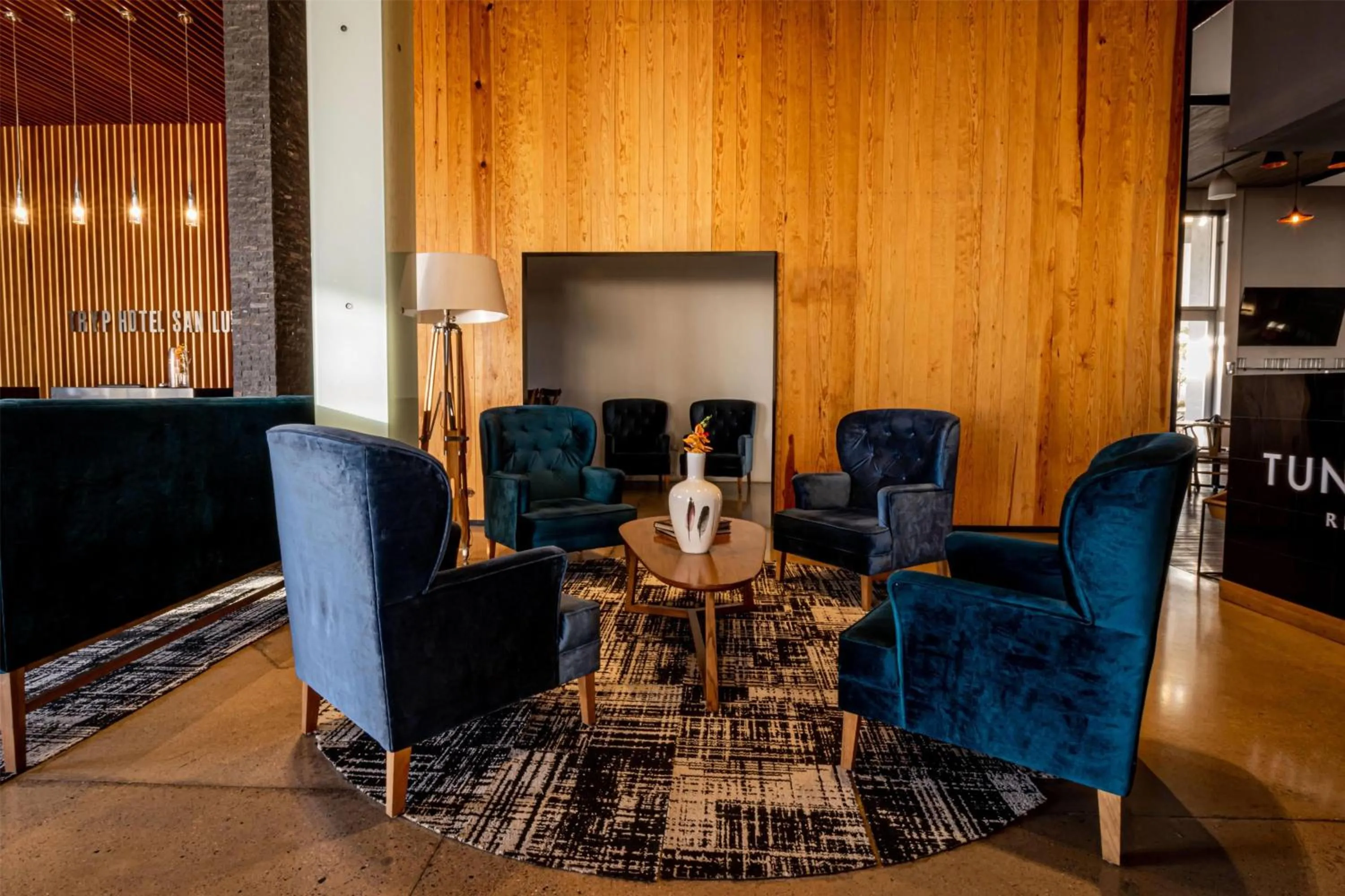 Lobby or reception in TRYP by Wyndham San Luis Potosi Hotel & Suites