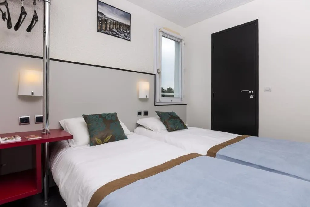 Bedroom, Bed in initial by balladins Saint-Quentin / Gauchy