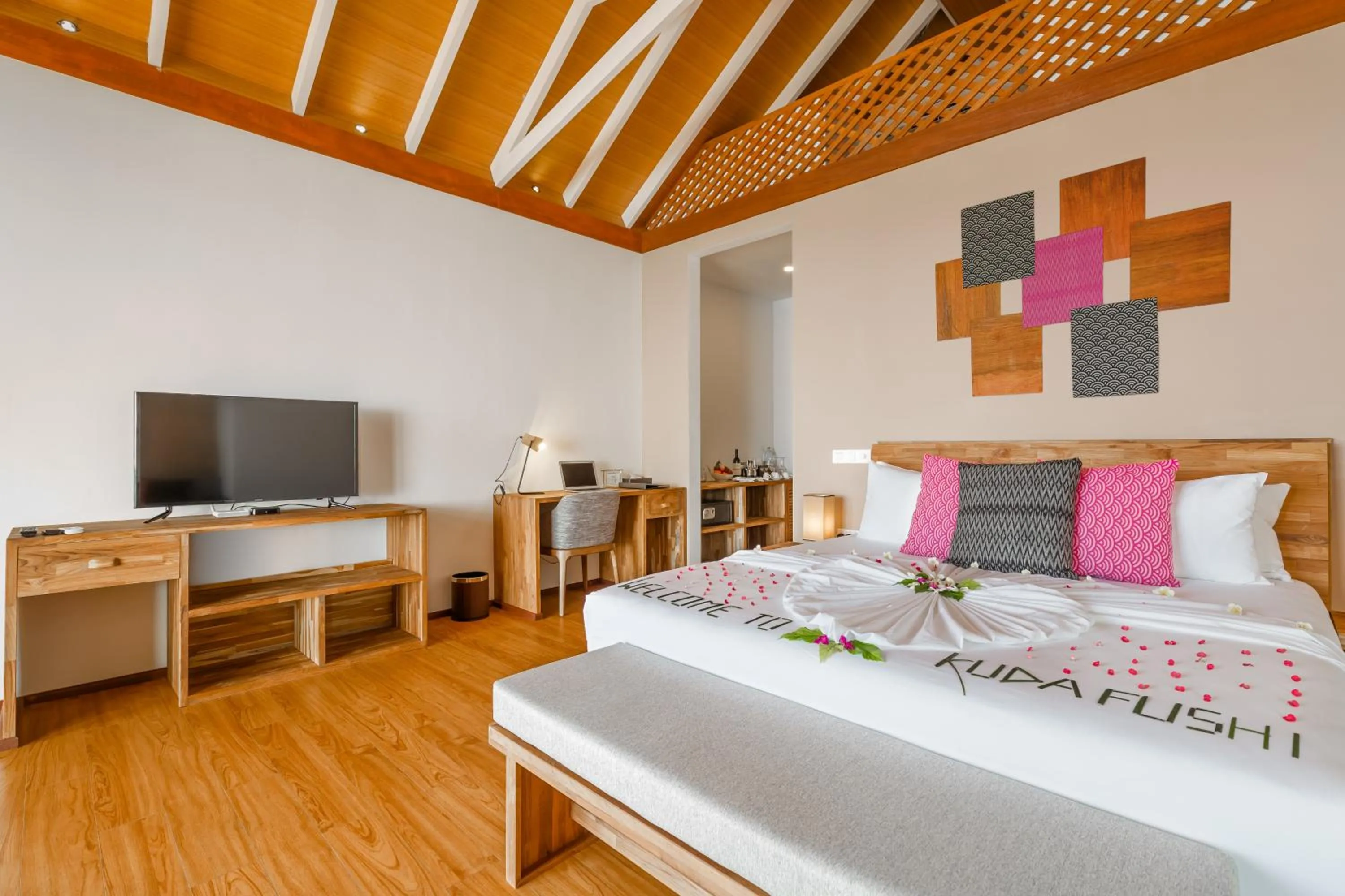 Bed in Kudafushi Resort & Spa