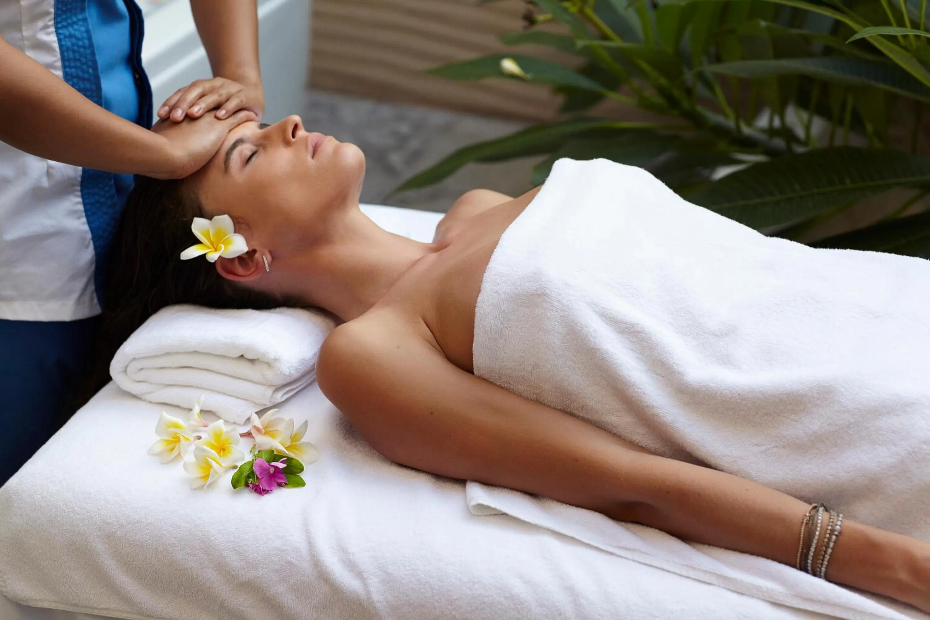 Massage in Kudafushi Resort & Spa