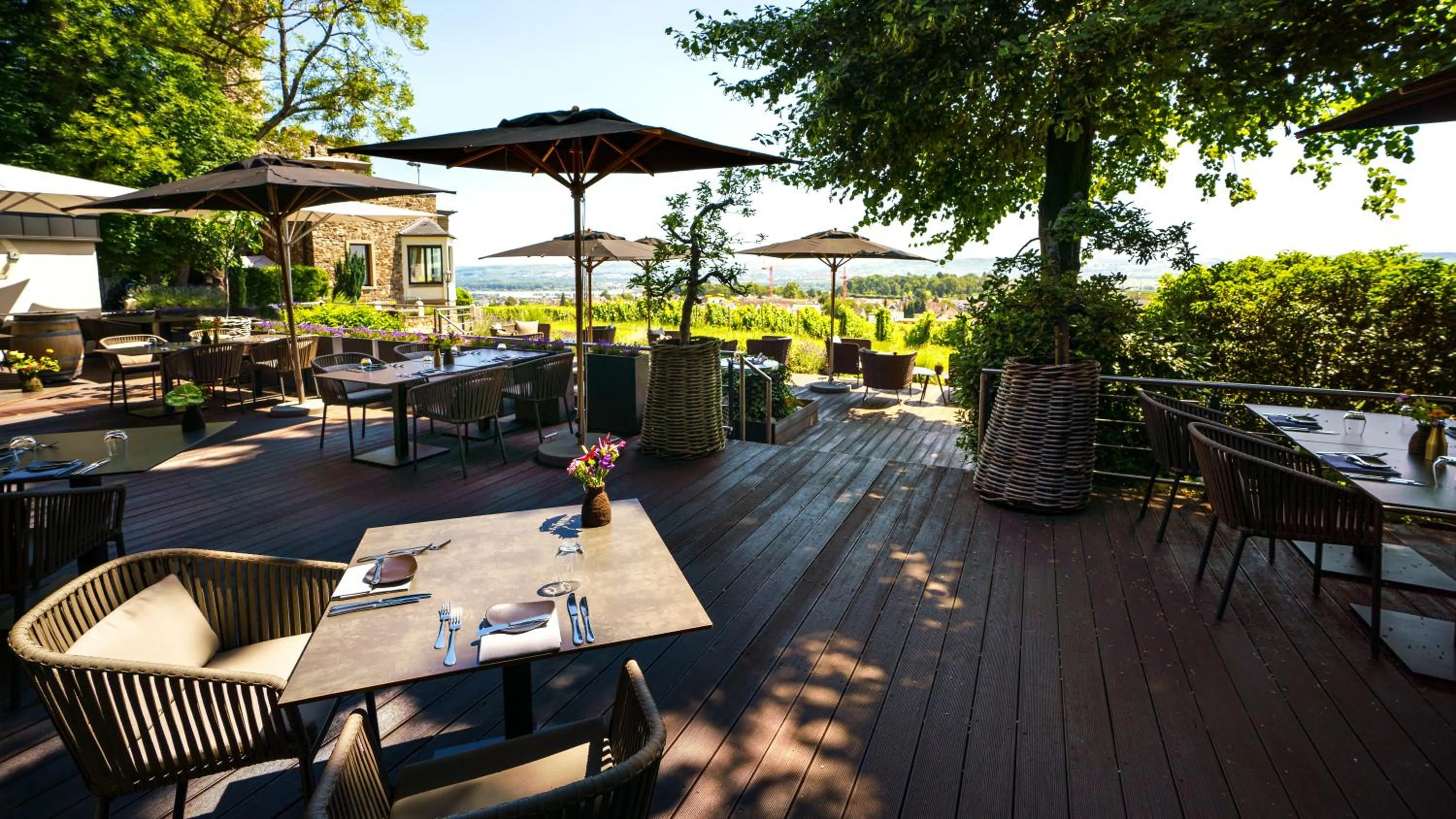 Restaurant/places to eat in Burg & Gästehaus by Schwarzenstein