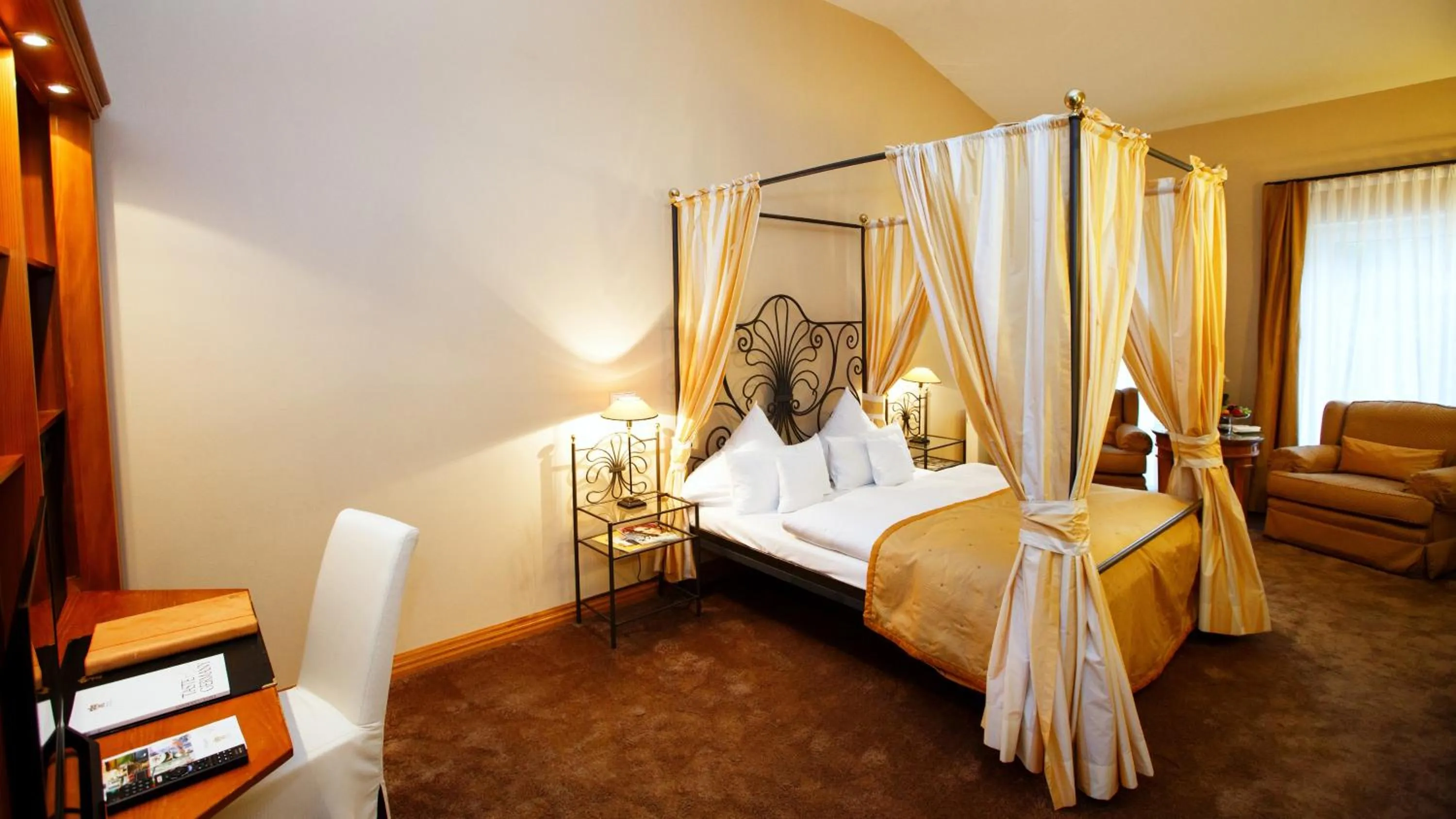 Photo of the whole room, Bed in Burg & Gästehaus by Schwarzenstein