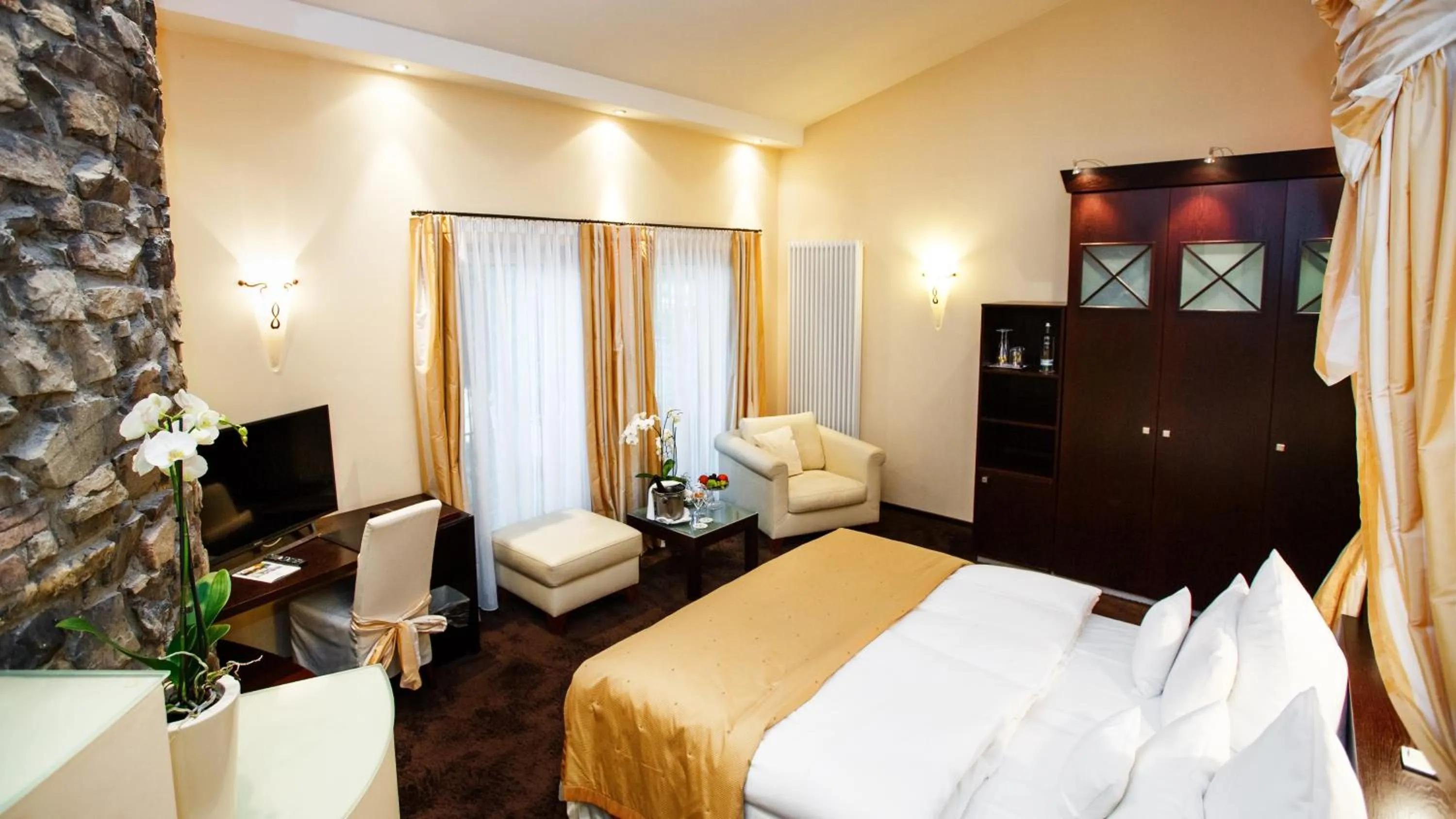 Photo of the whole room, Bed in Burg & Gästehaus by Schwarzenstein