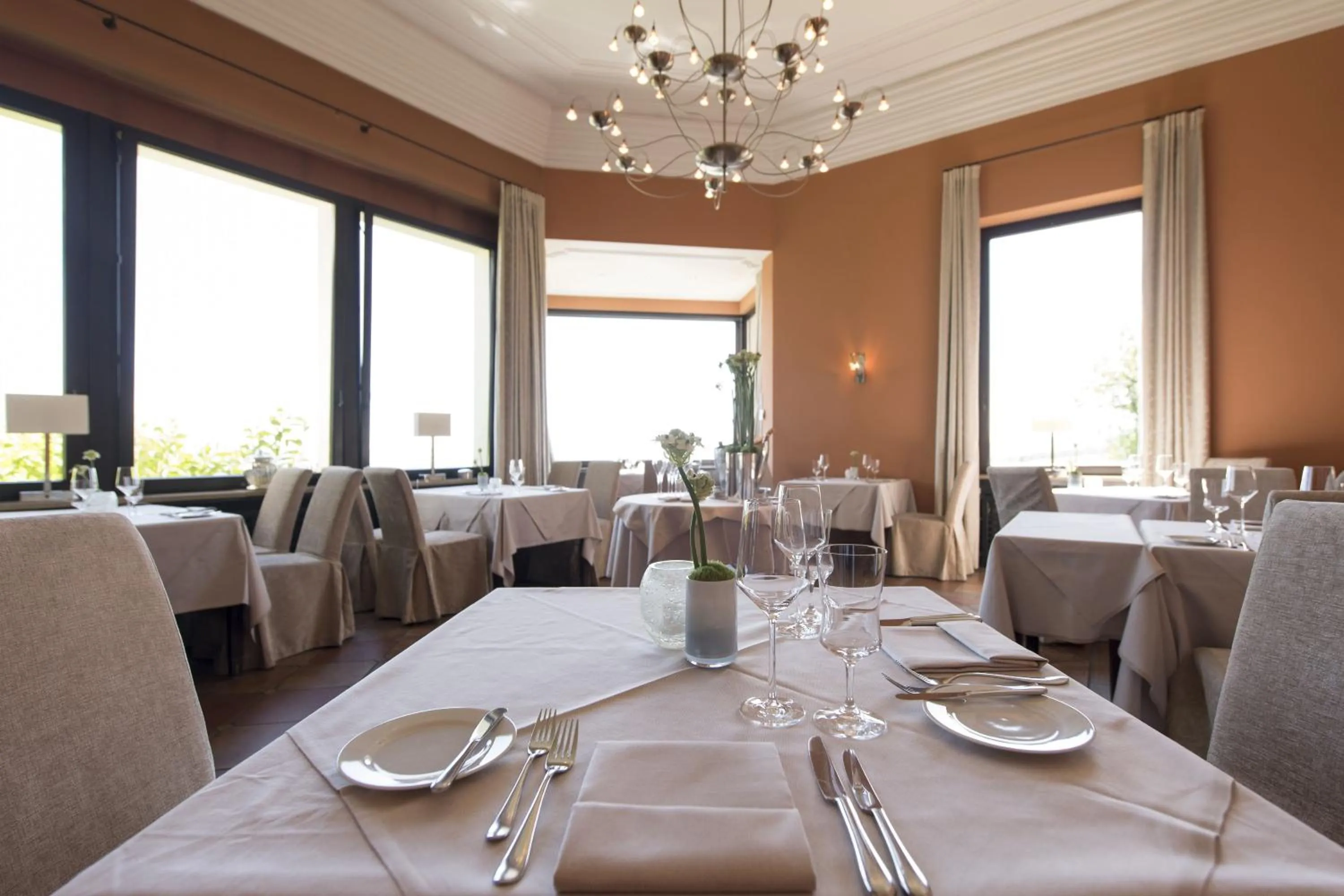 Restaurant/places to eat in Burg & Gästehaus by Schwarzenstein