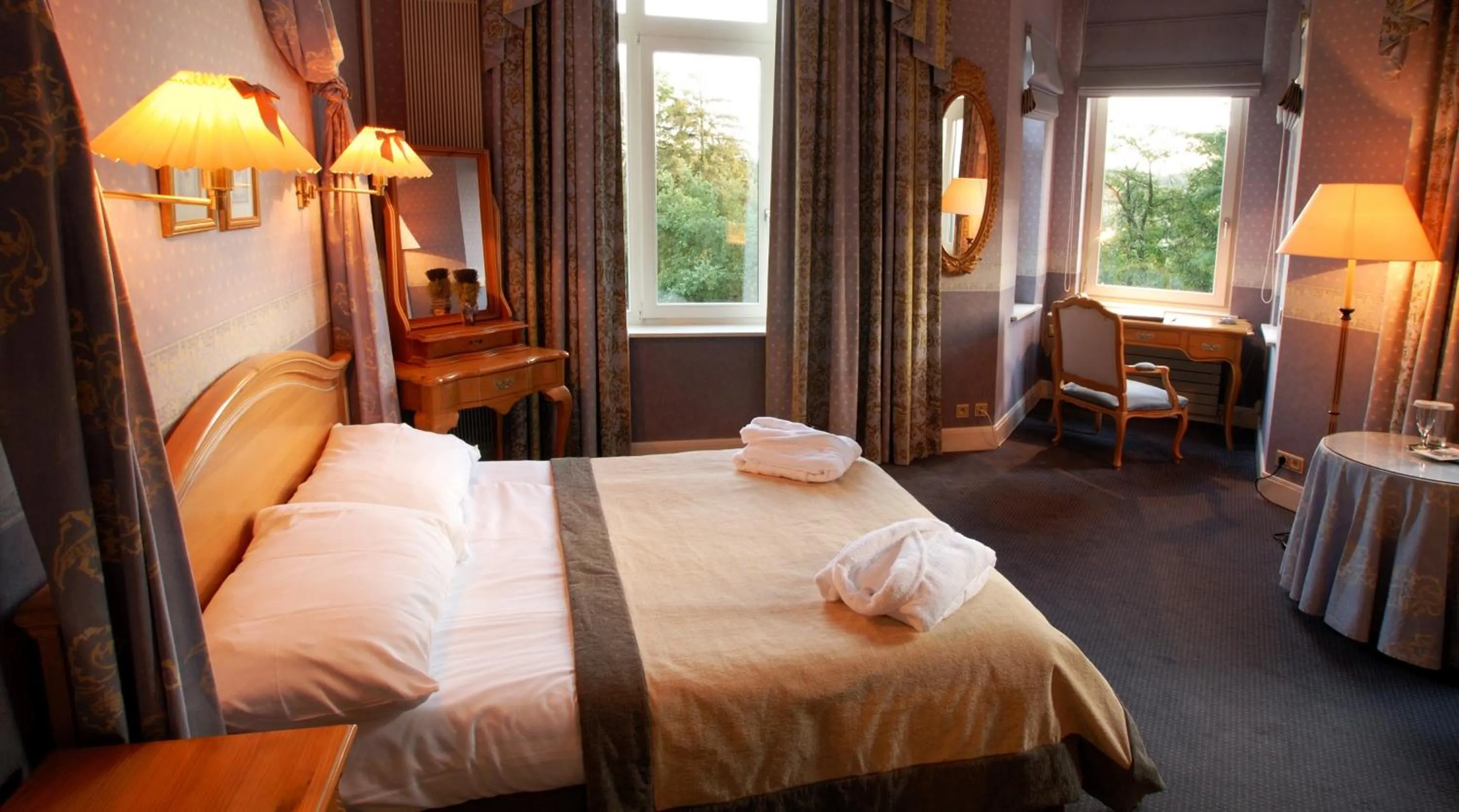 Bedroom, Bed in Martin's Manoir