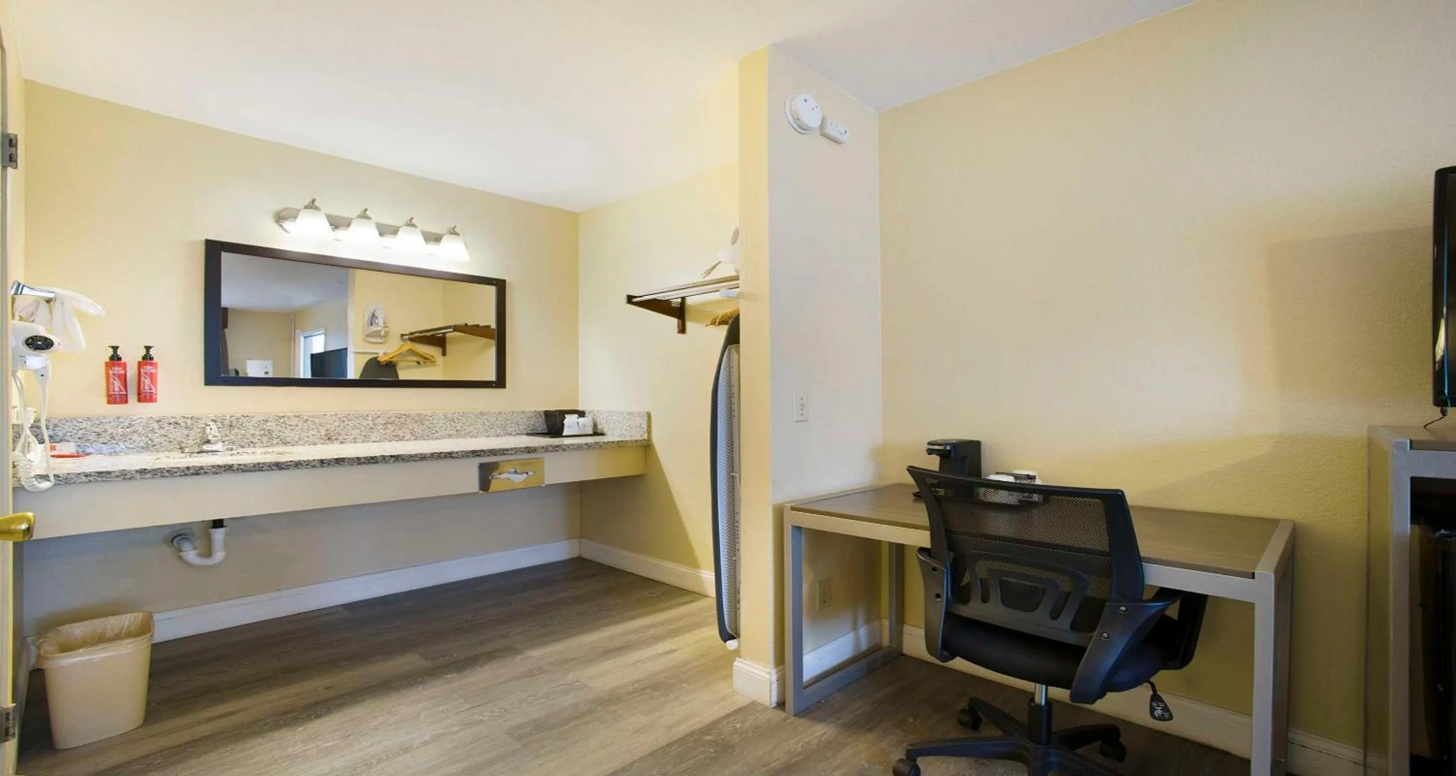 Bedroom in SureStay Plus Hotel by Best Western Sacramento North