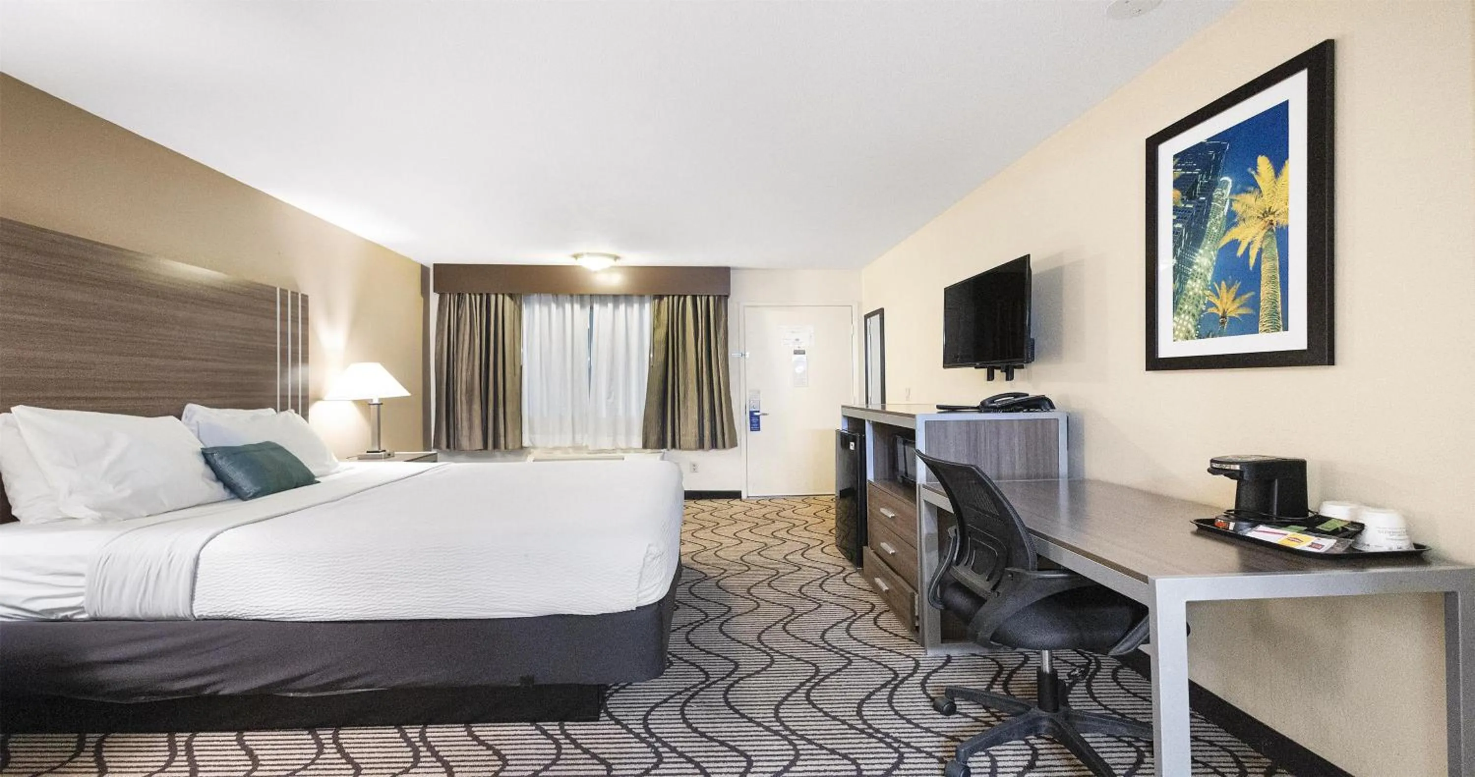 Bedroom, Bed in SureStay Plus Hotel by Best Western Sacramento North