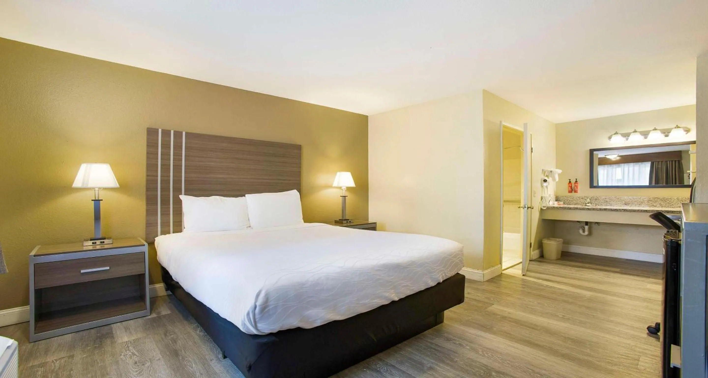 Bedroom, Bed in SureStay Plus Hotel by Best Western Sacramento North