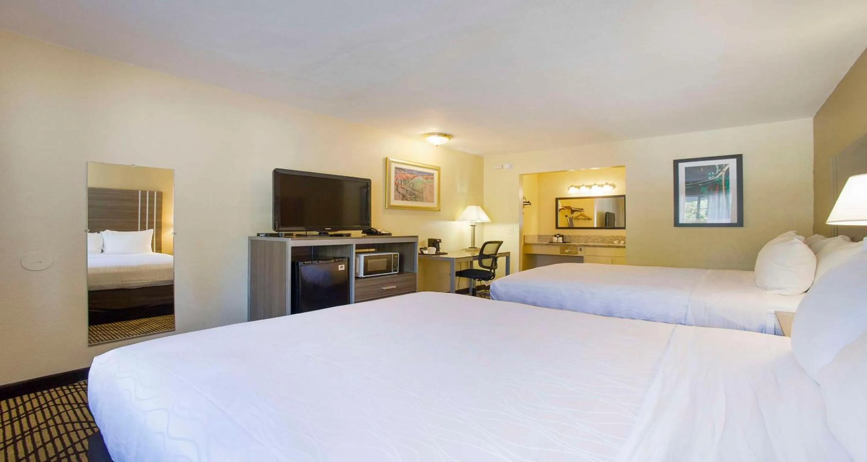 Bedroom, Bed in SureStay Plus Hotel by Best Western Sacramento North