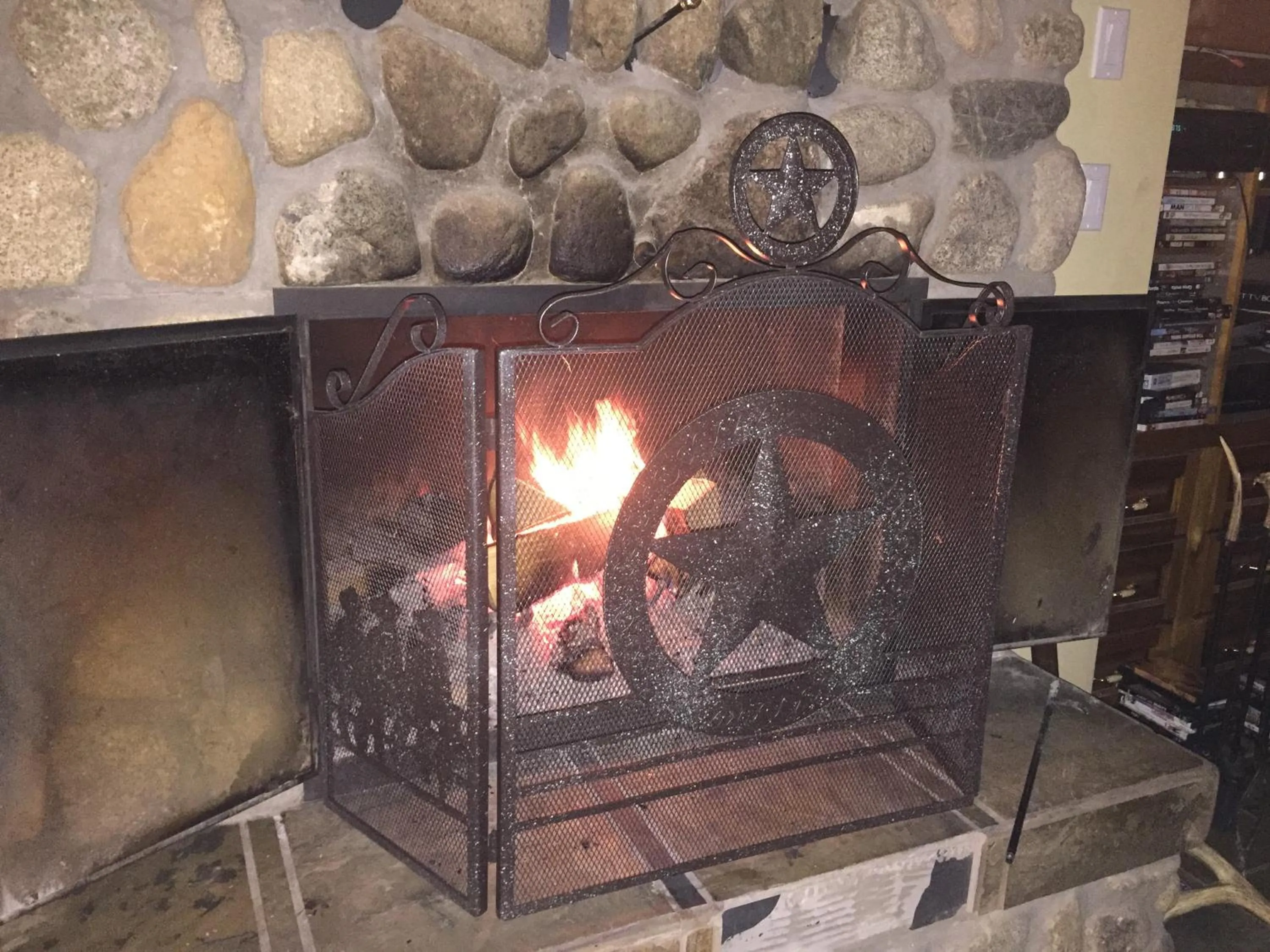 Communal lounge/ TV room in Montana Hill Guest Ranch