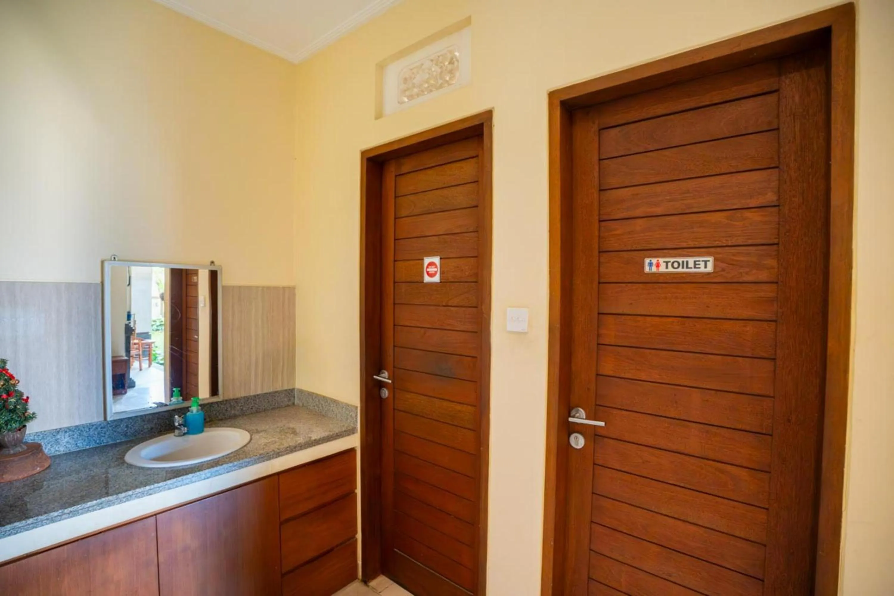 Toilet in Sakura Guest House