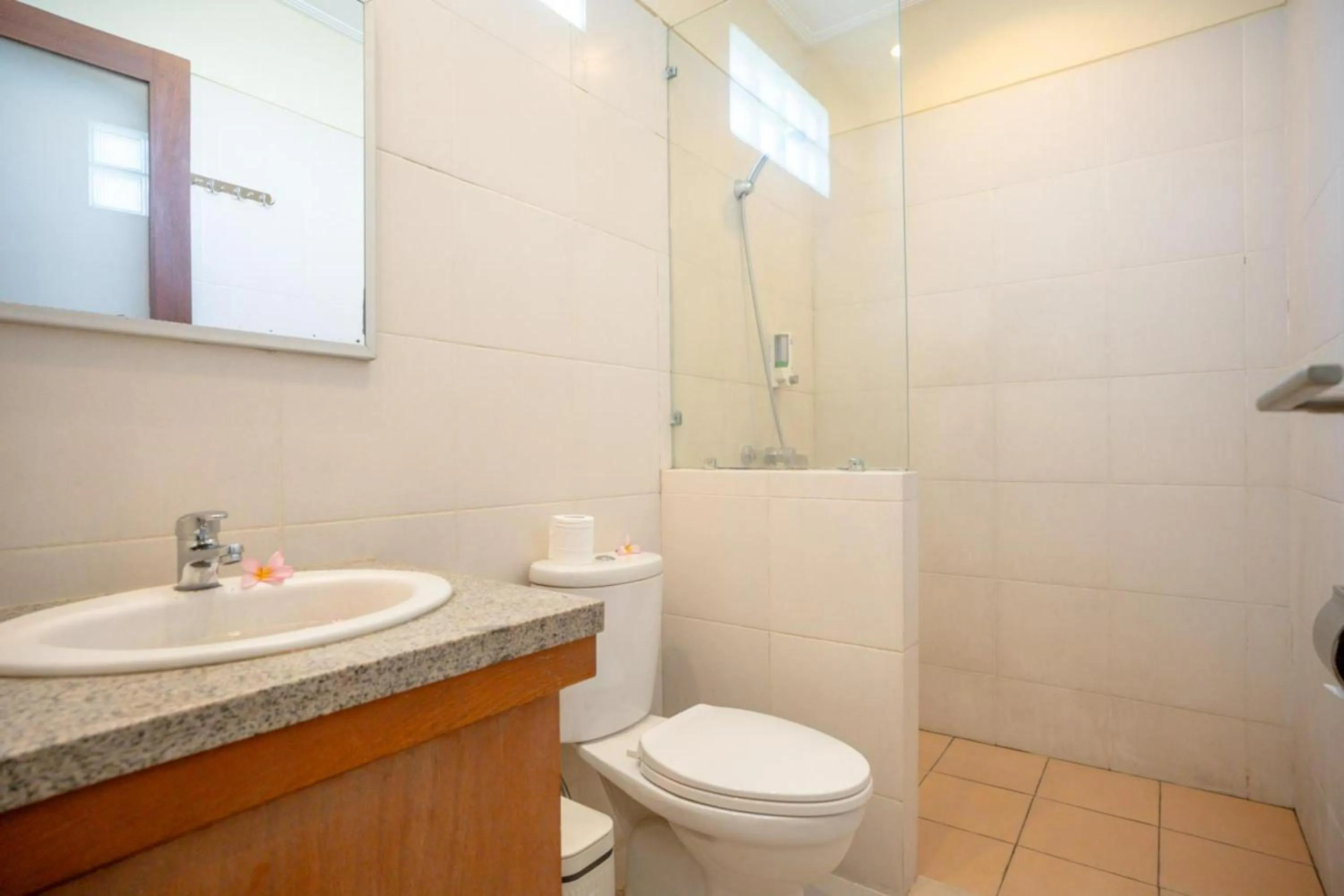 Shower in Sakura Guest House