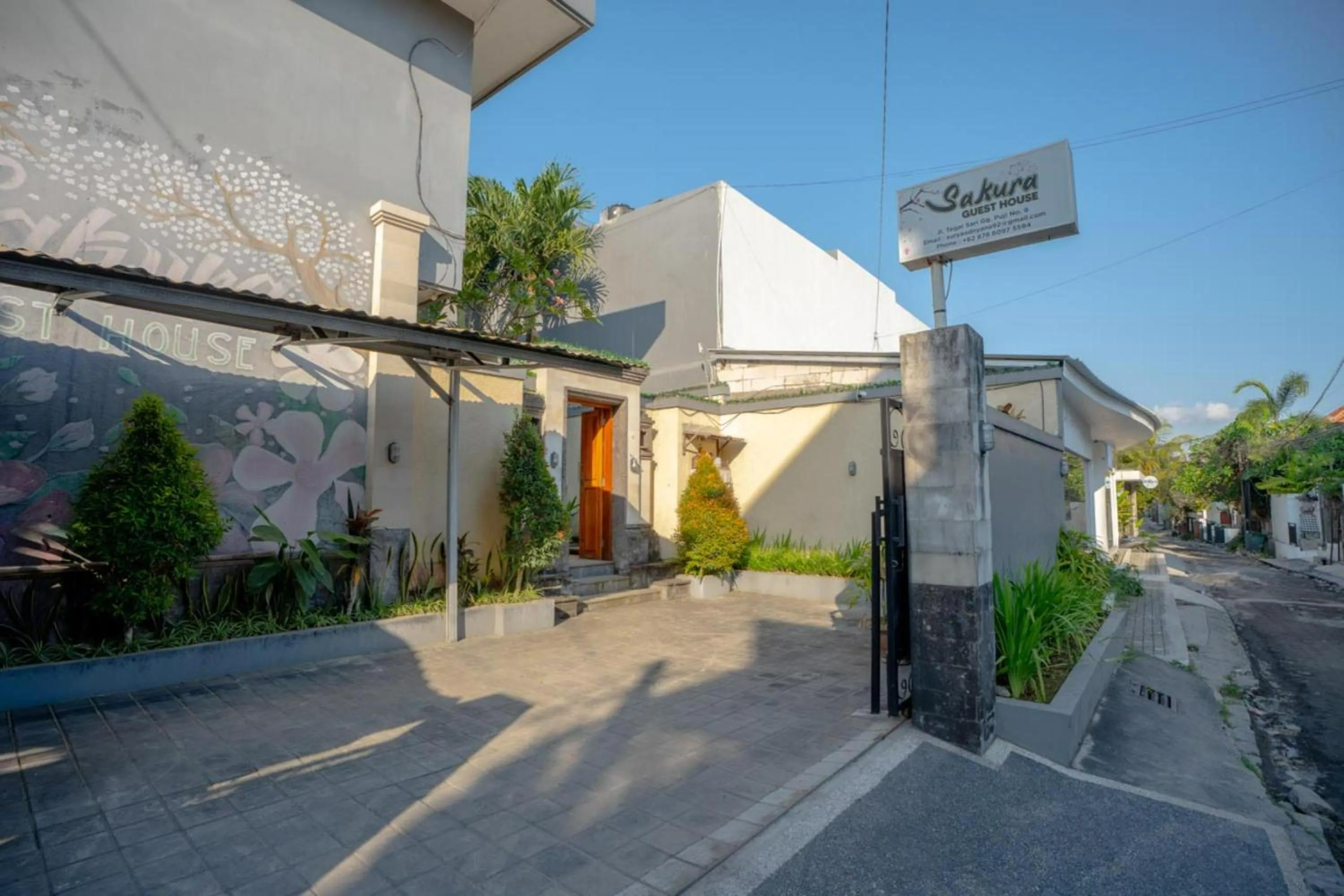 Facade/entrance in Sakura Guest House