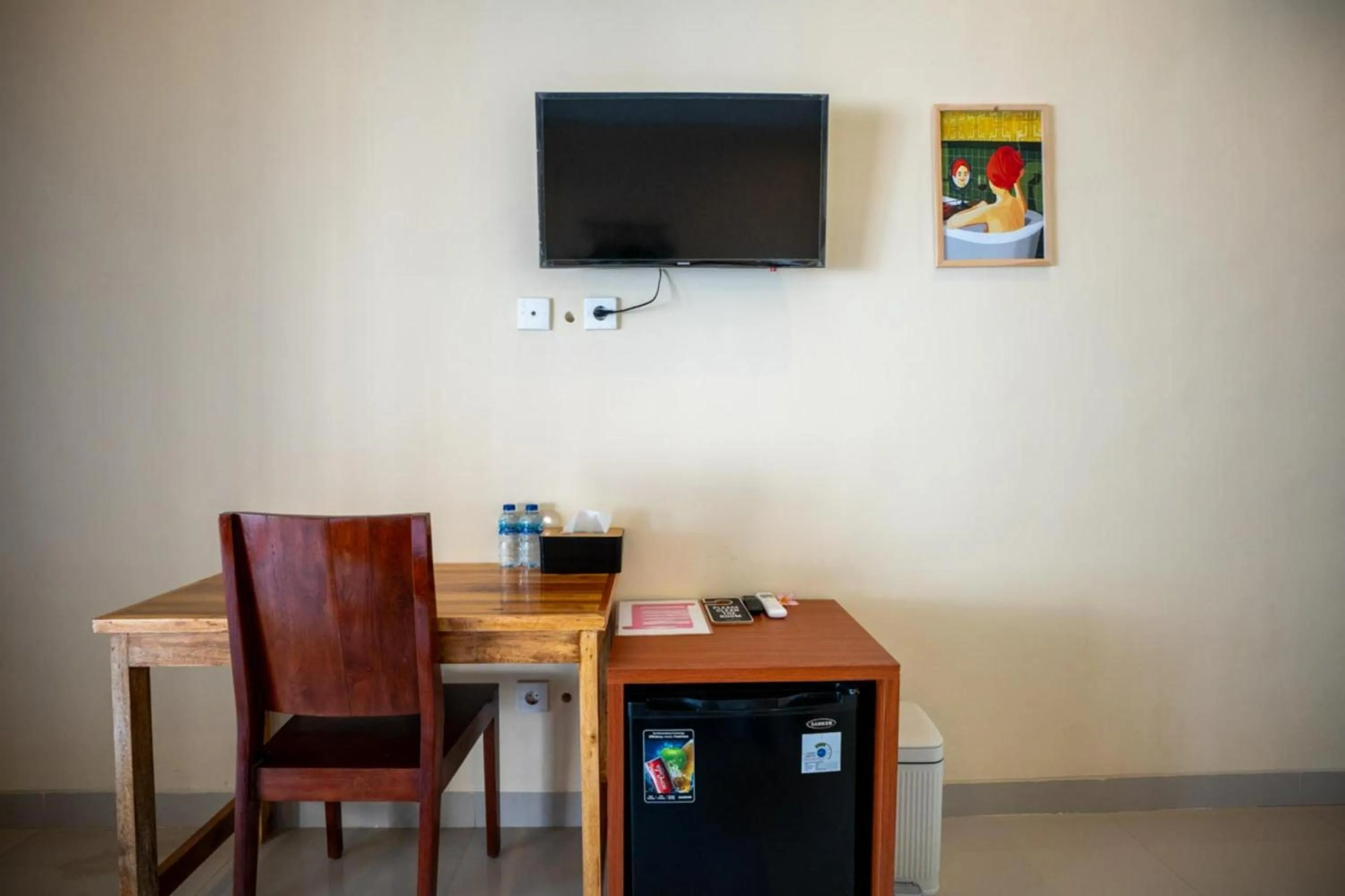 Communal lounge/ TV room in Sakura Guest House