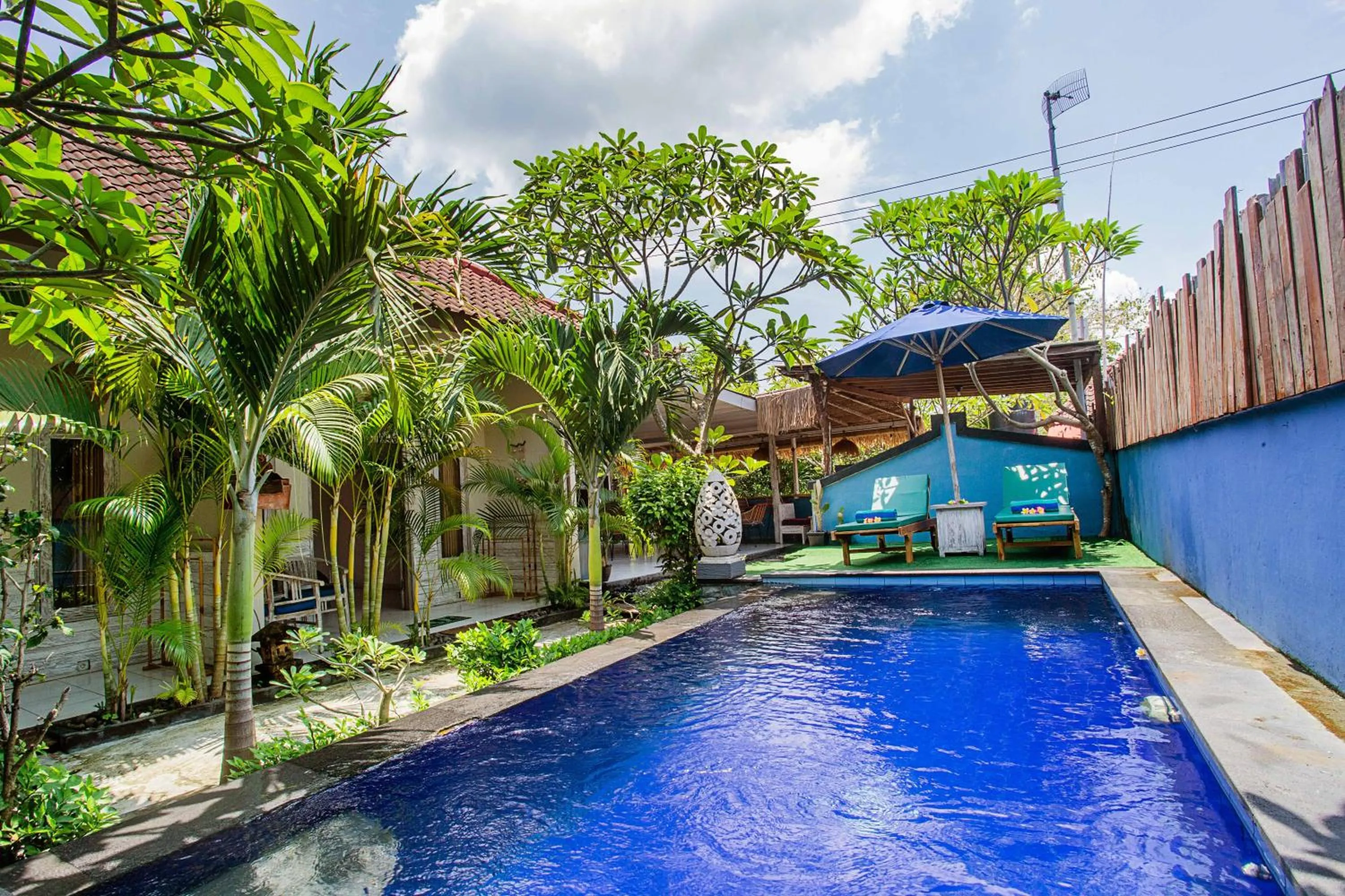 Swimming pool in Naturale Guest House