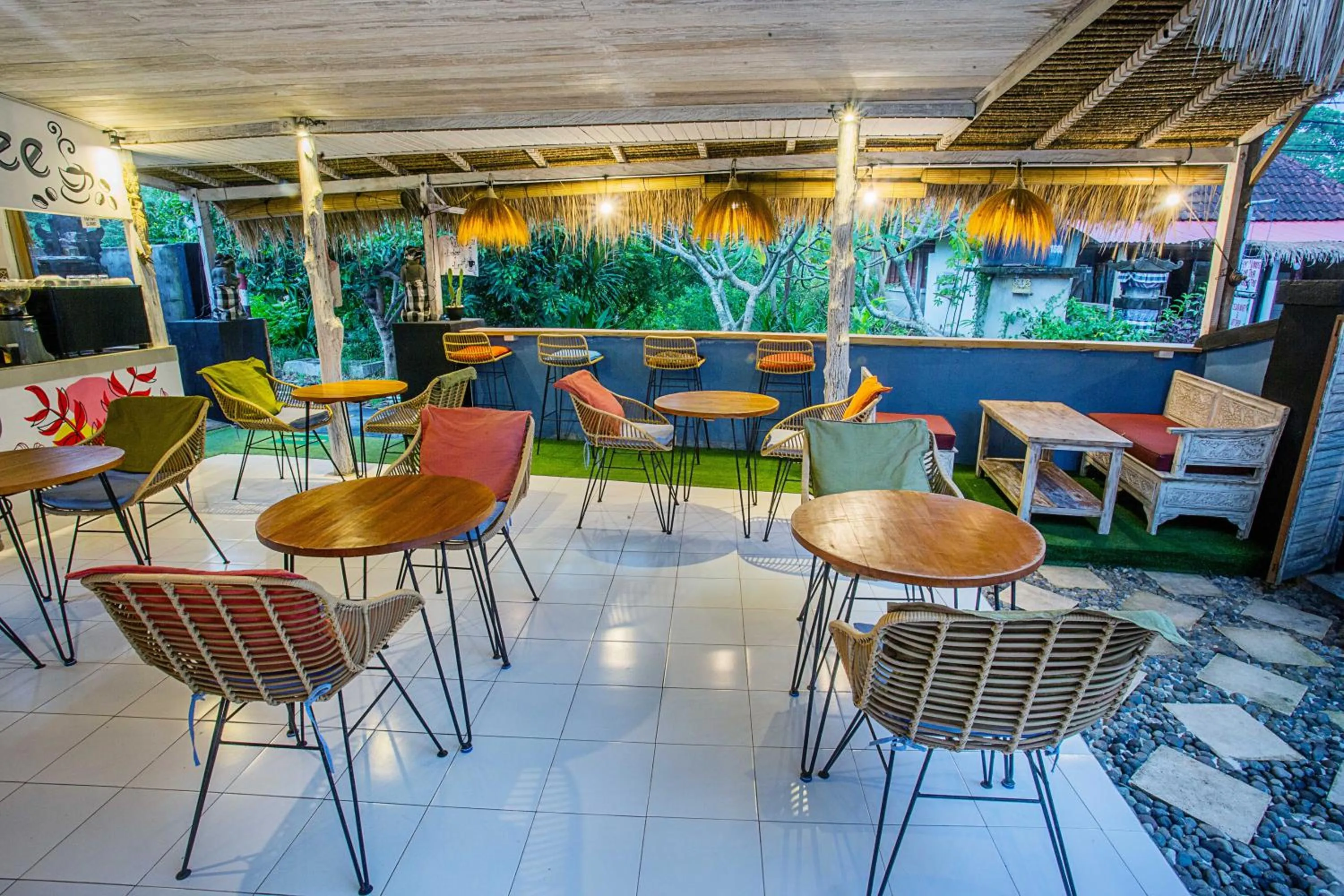 Restaurant/places to eat in Naturale Guest House