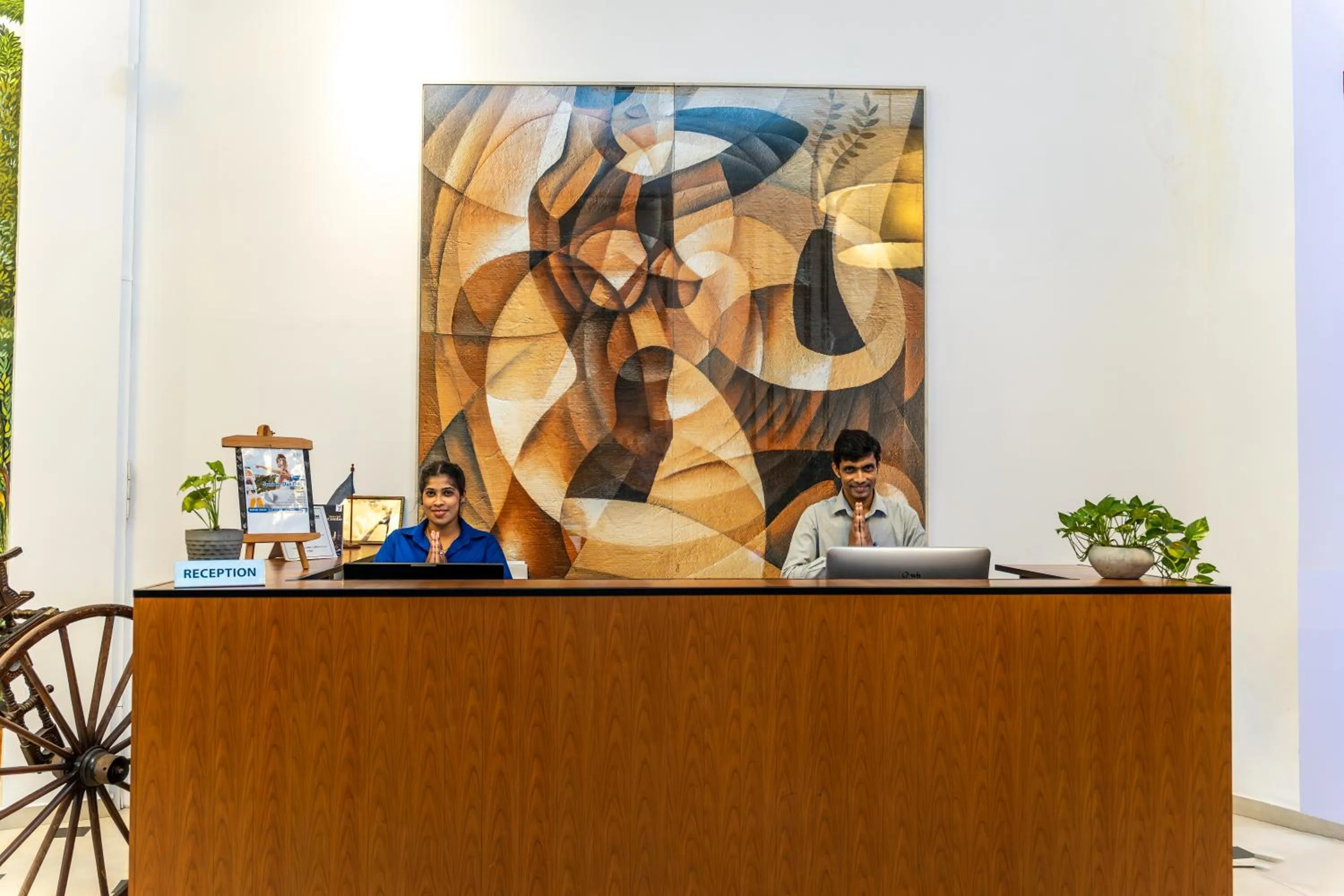 Staff in Saninro Hotel - Ragama