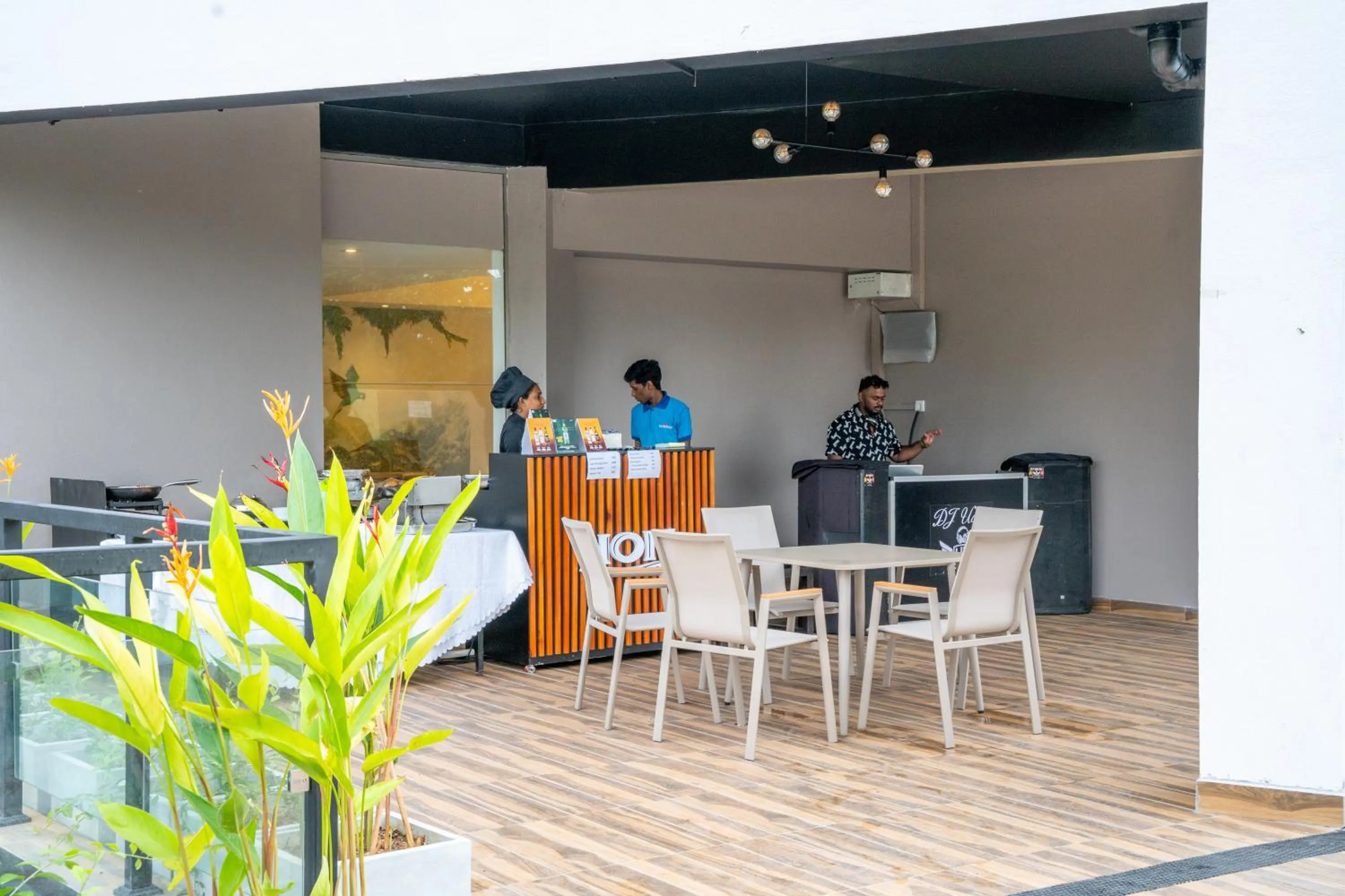 Balcony/Terrace in Saninro Hotel - Ragama