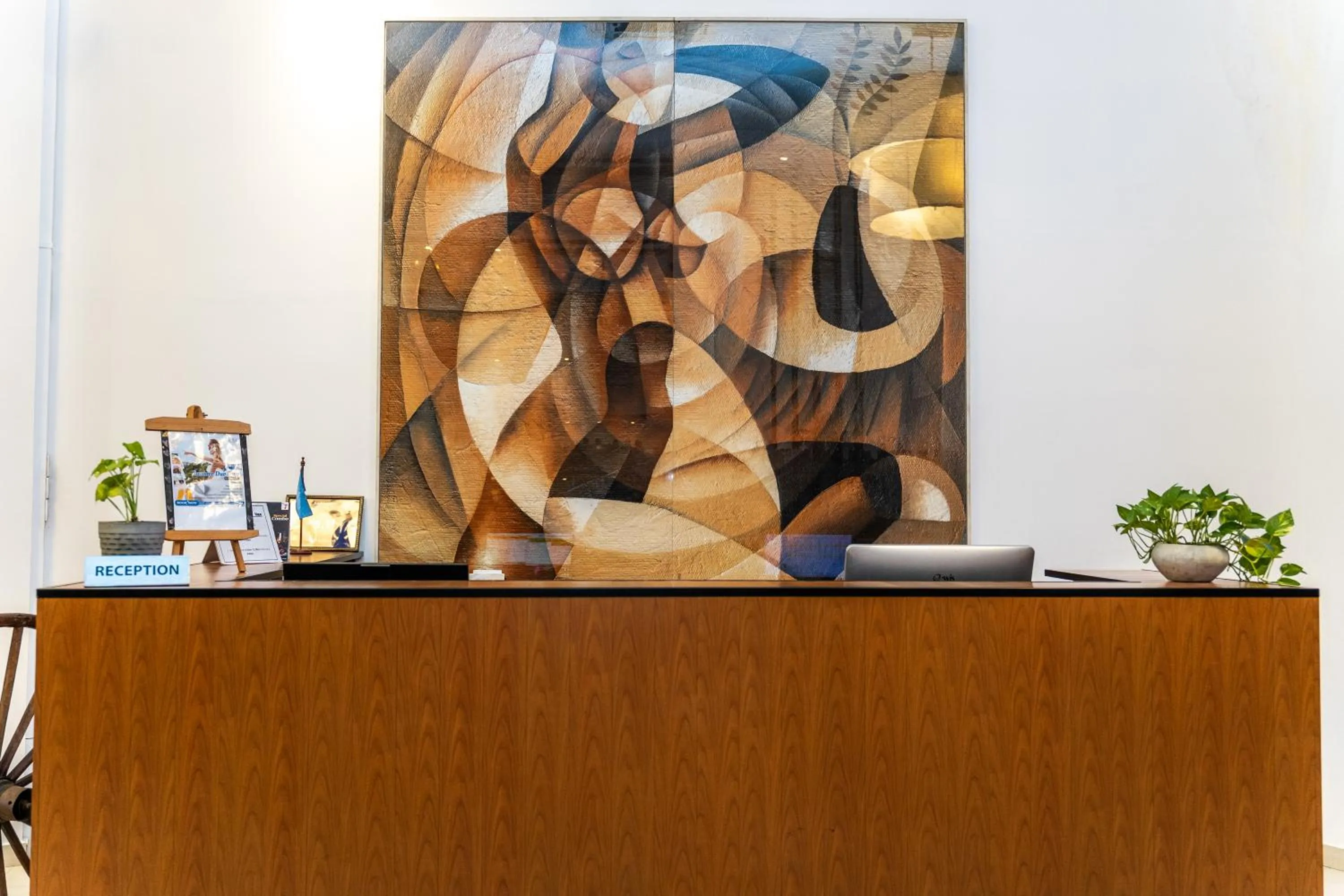 Lobby or reception in Saninro Hotel - Ragama