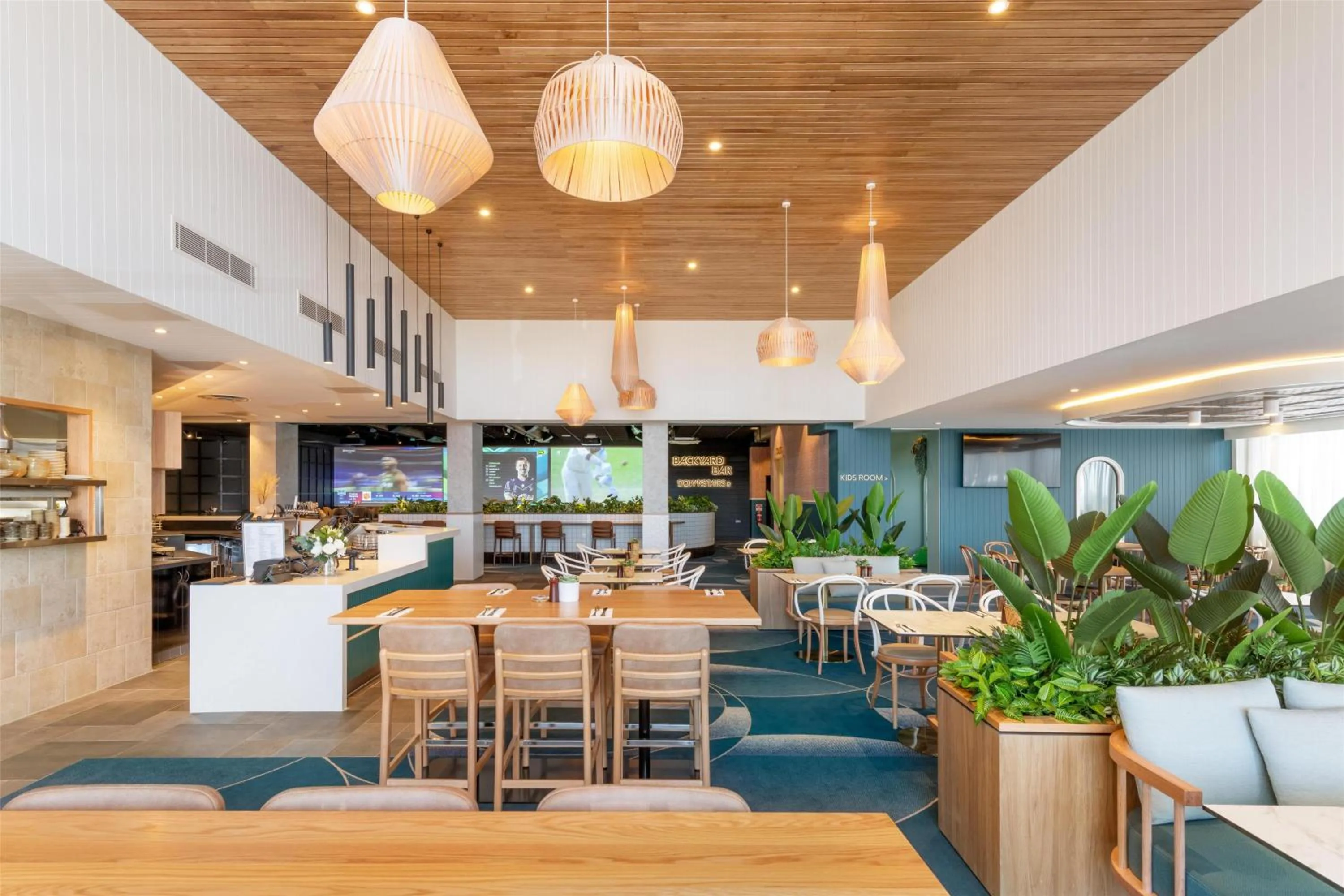 Food and drinks in Nightcap at Camp Hill Hotel