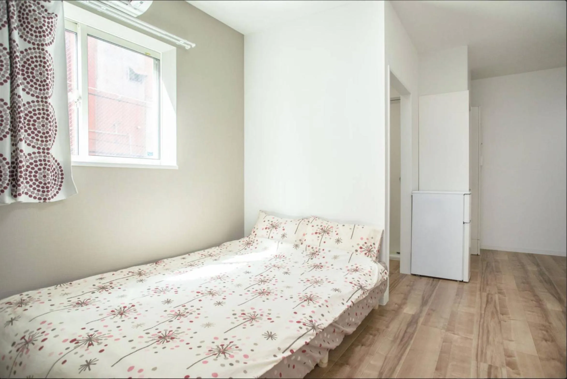 Photo of the whole room, Bed in Osaka Tsuruhashitei Hotel Asahi group 大阪鶴橋亭ホテル