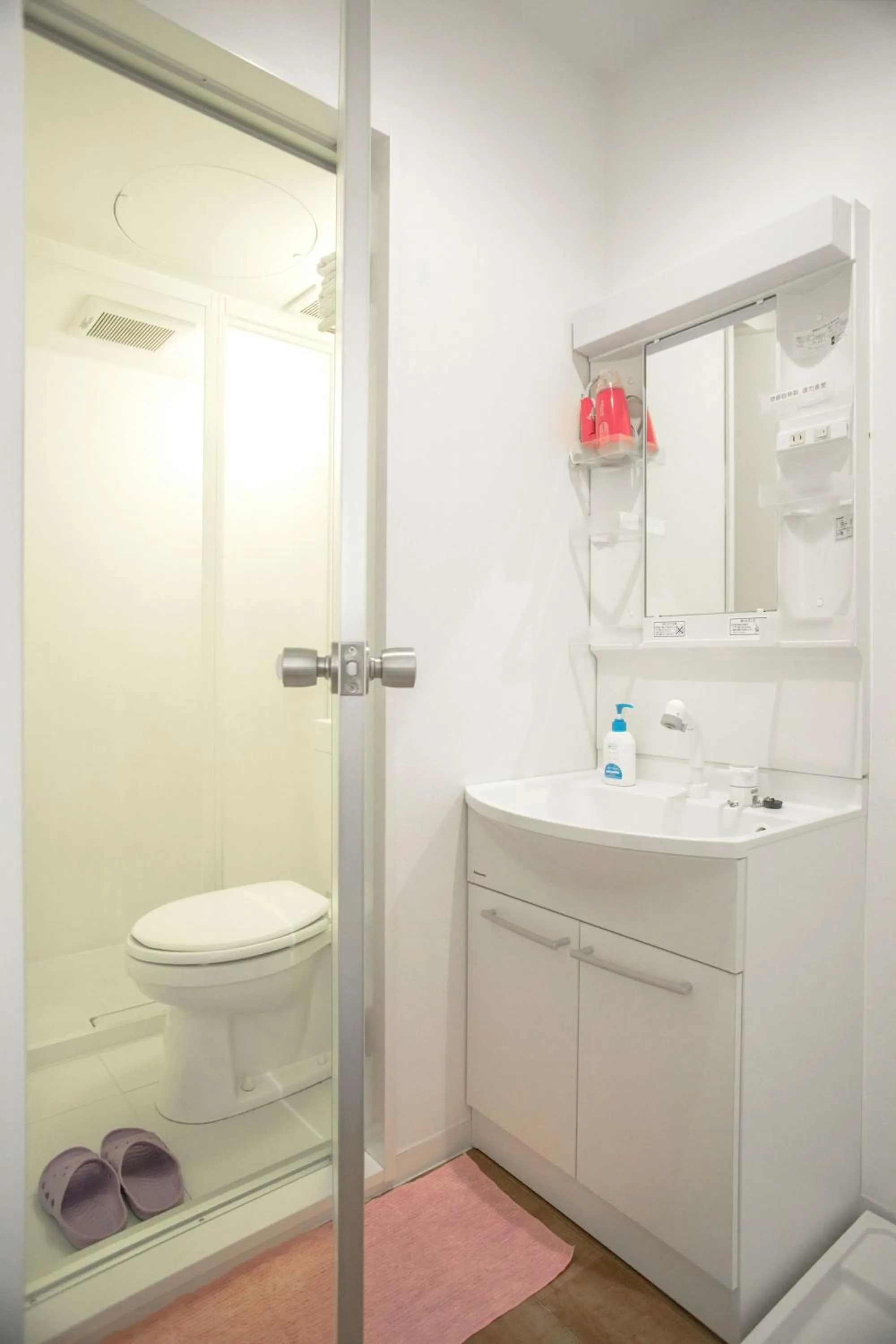 Toilet in Osaka Tsuruhashitei Hotel Asahi group 大阪鶴橋亭ホテル