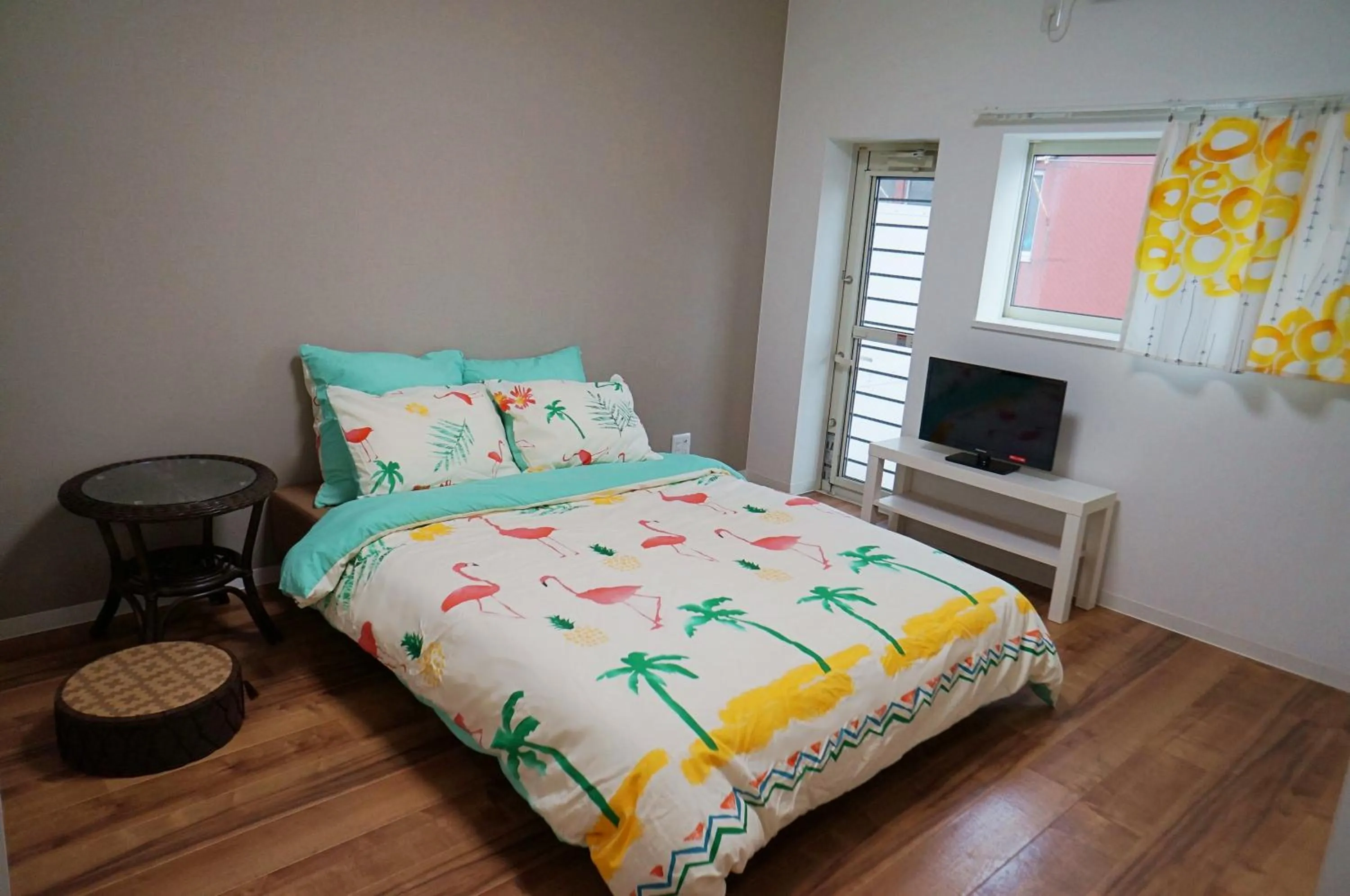 Photo of the whole room, Bed in Osaka Tsuruhashitei Hotel Asahi group 大阪鶴橋亭ホテル