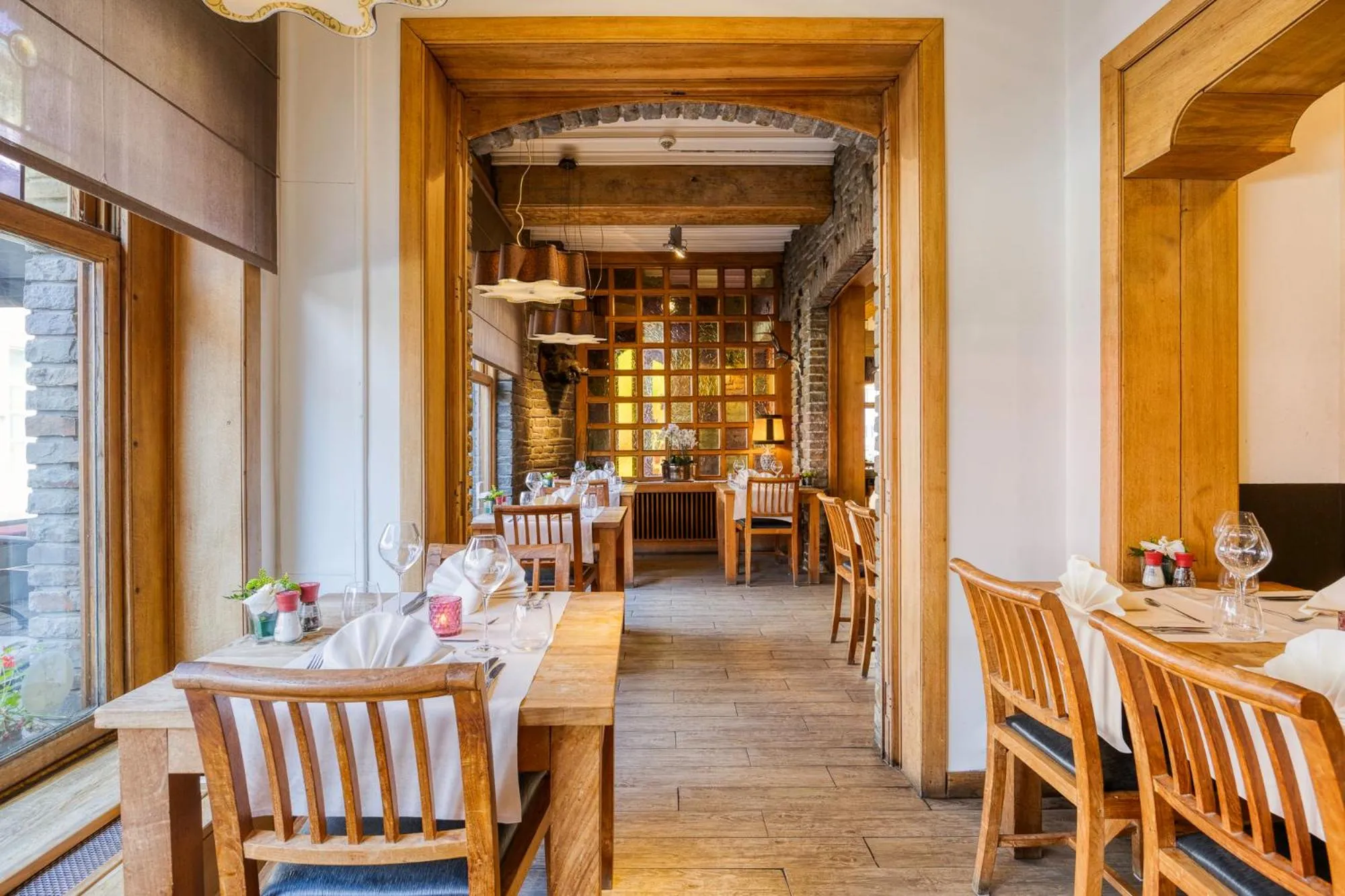 Restaurant/places to eat in Hotel du Commerce