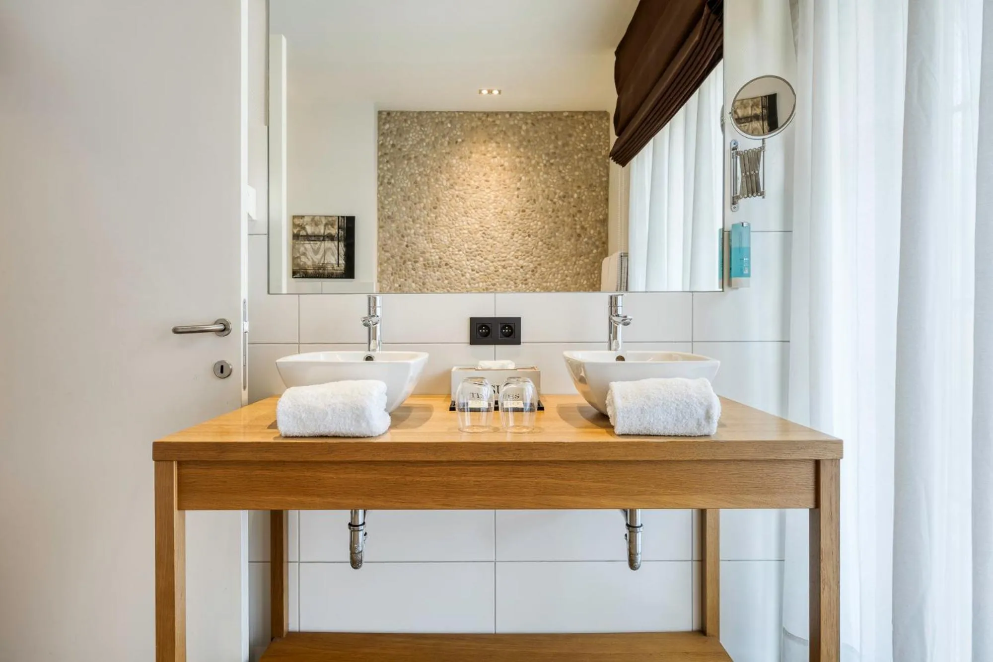 Property building in Hotel du Commerce