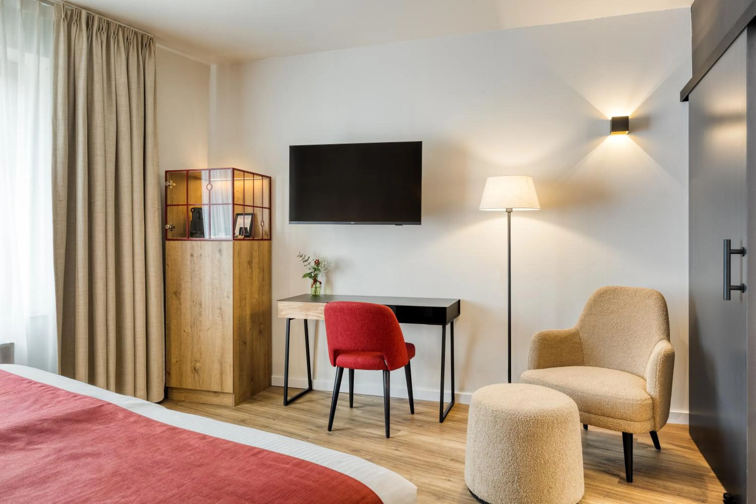 Bedroom, Bed in Hotel du Commerce