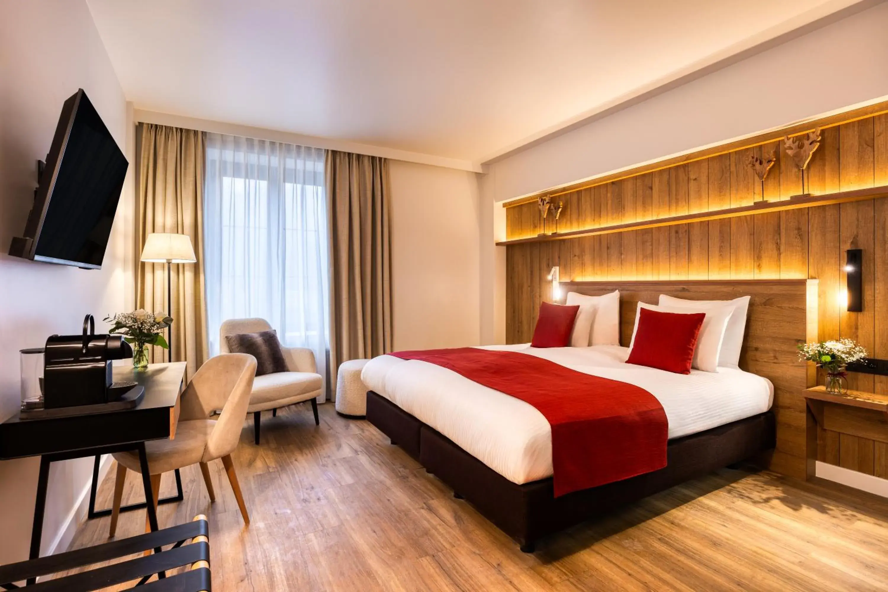 Deluxe Double or Twin Room in Hotel du Commerce Deluxe Double or Twin Room in Hotel du Commerce