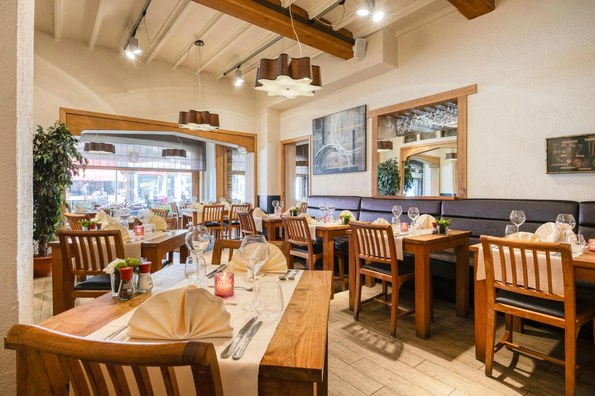 Restaurant/places to eat in Hotel du Commerce