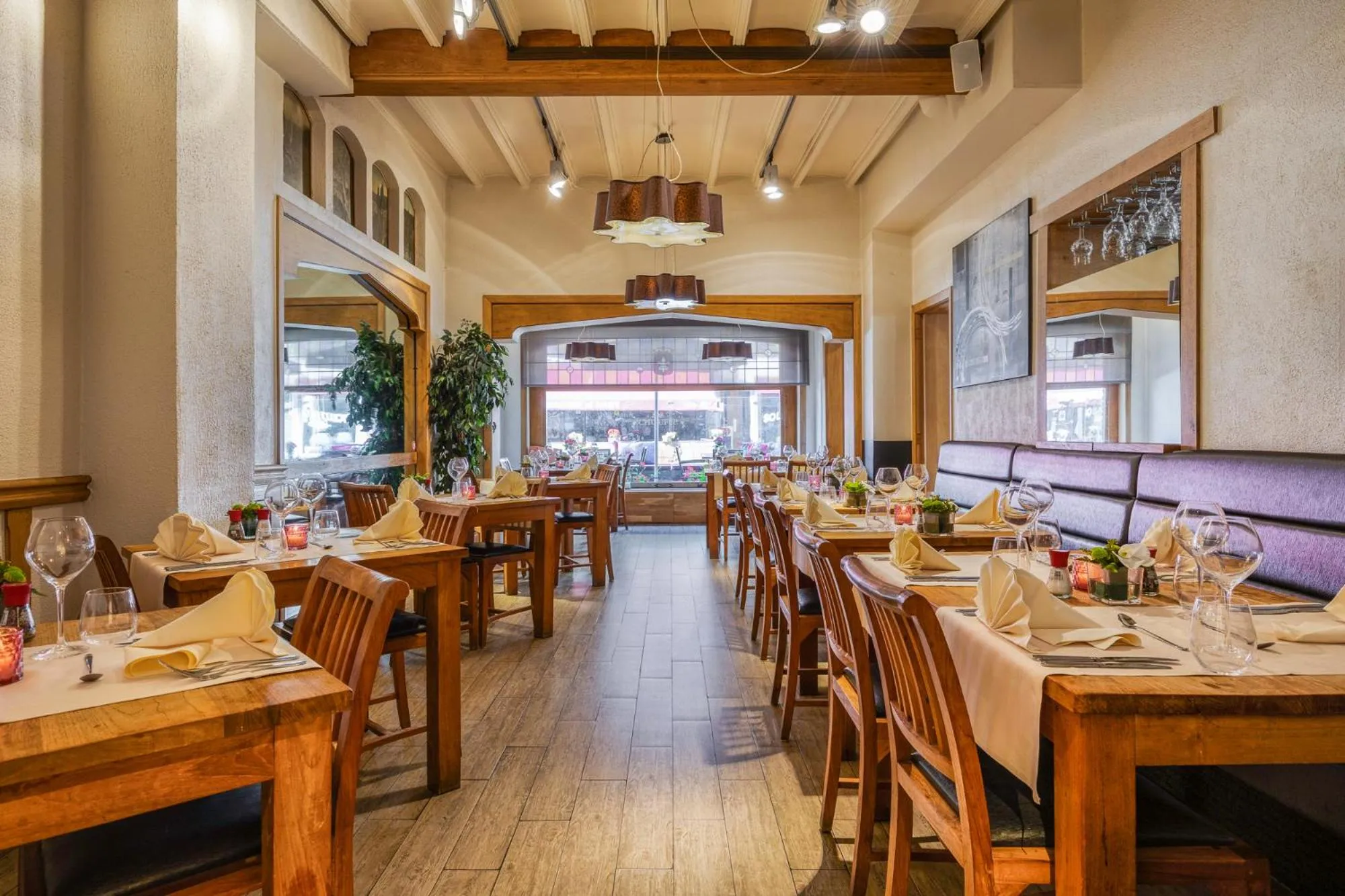 Restaurant/places to eat in Hotel du Commerce