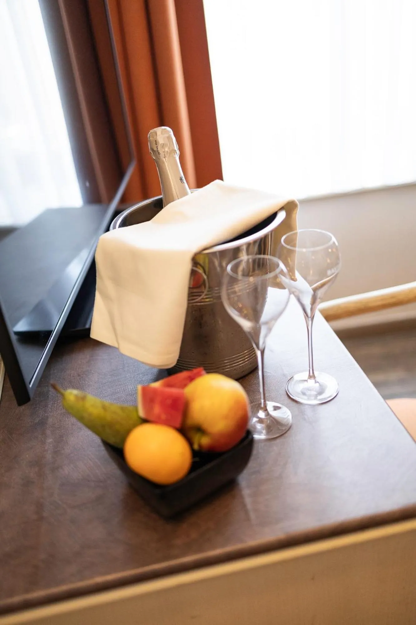 Property building in Hotel du Commerce