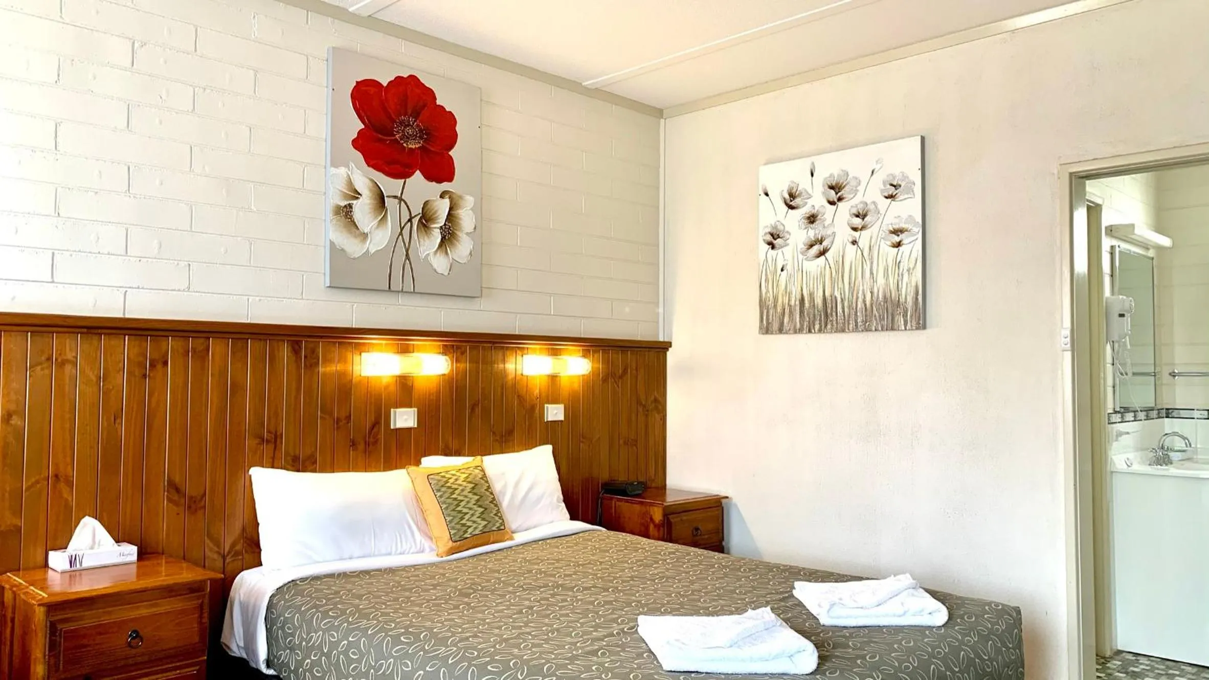 Bed in Central Motel Mildura