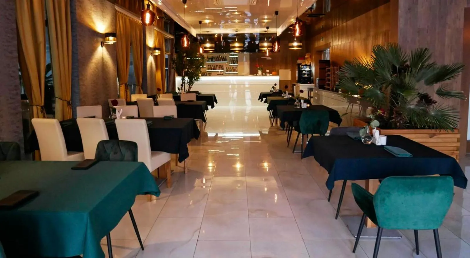 Restaurant/places to eat in Hotel Oskar Business & Spa
