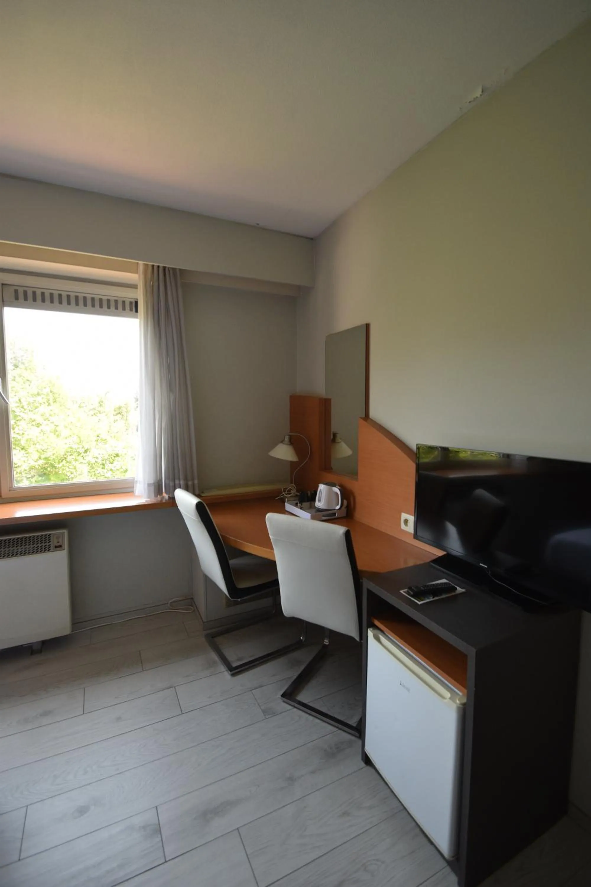 TV and multimedia in Sleep & Go Brussels Expo Hotel