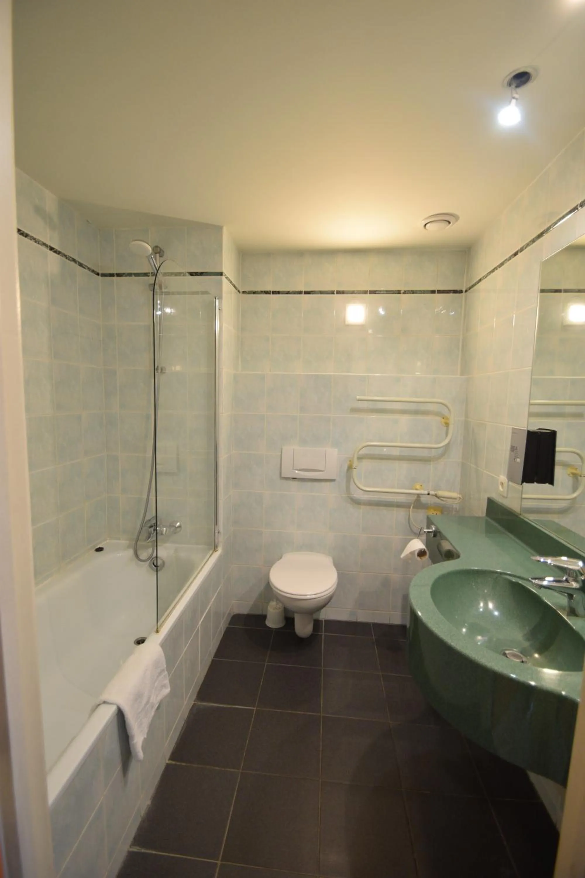 Bathroom in Sleep & Go Brussels Expo Hotel
