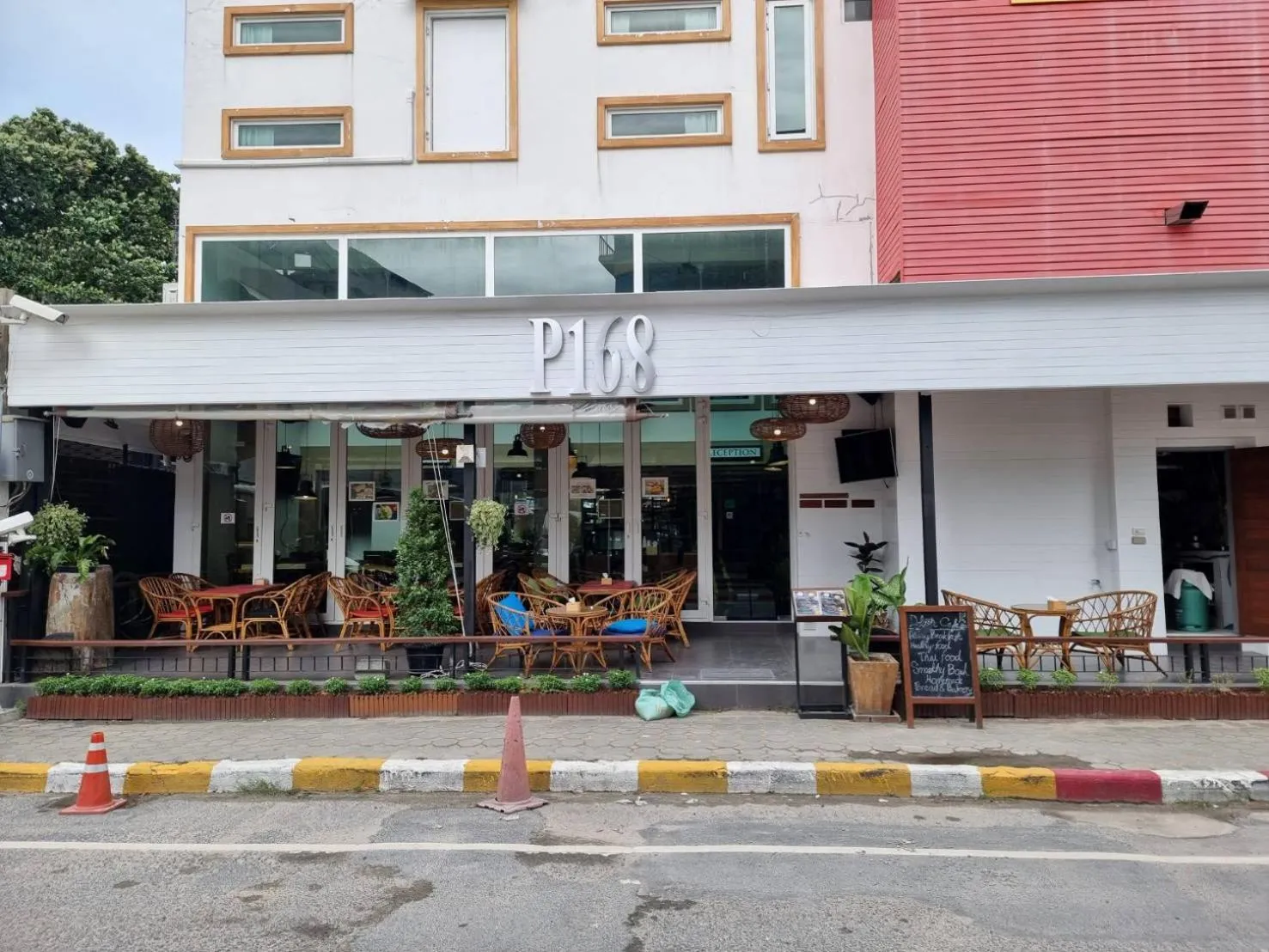 Restaurant/places to eat in P168 Hostel Samui