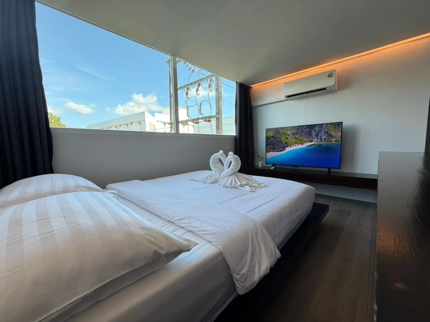 Photo of the whole room, Bed in P168 Hostel Samui