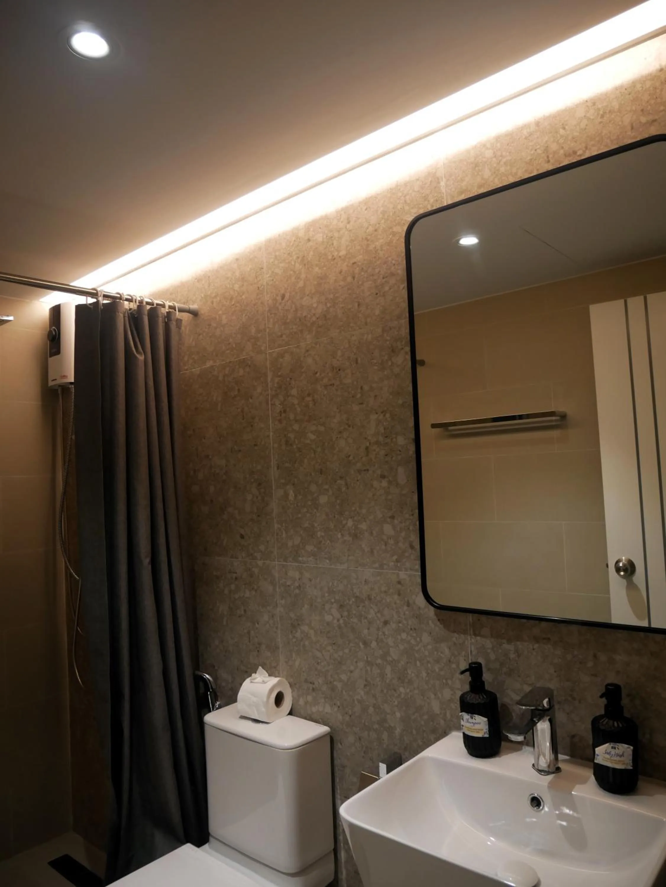 Toilet in P168 Hostel Samui