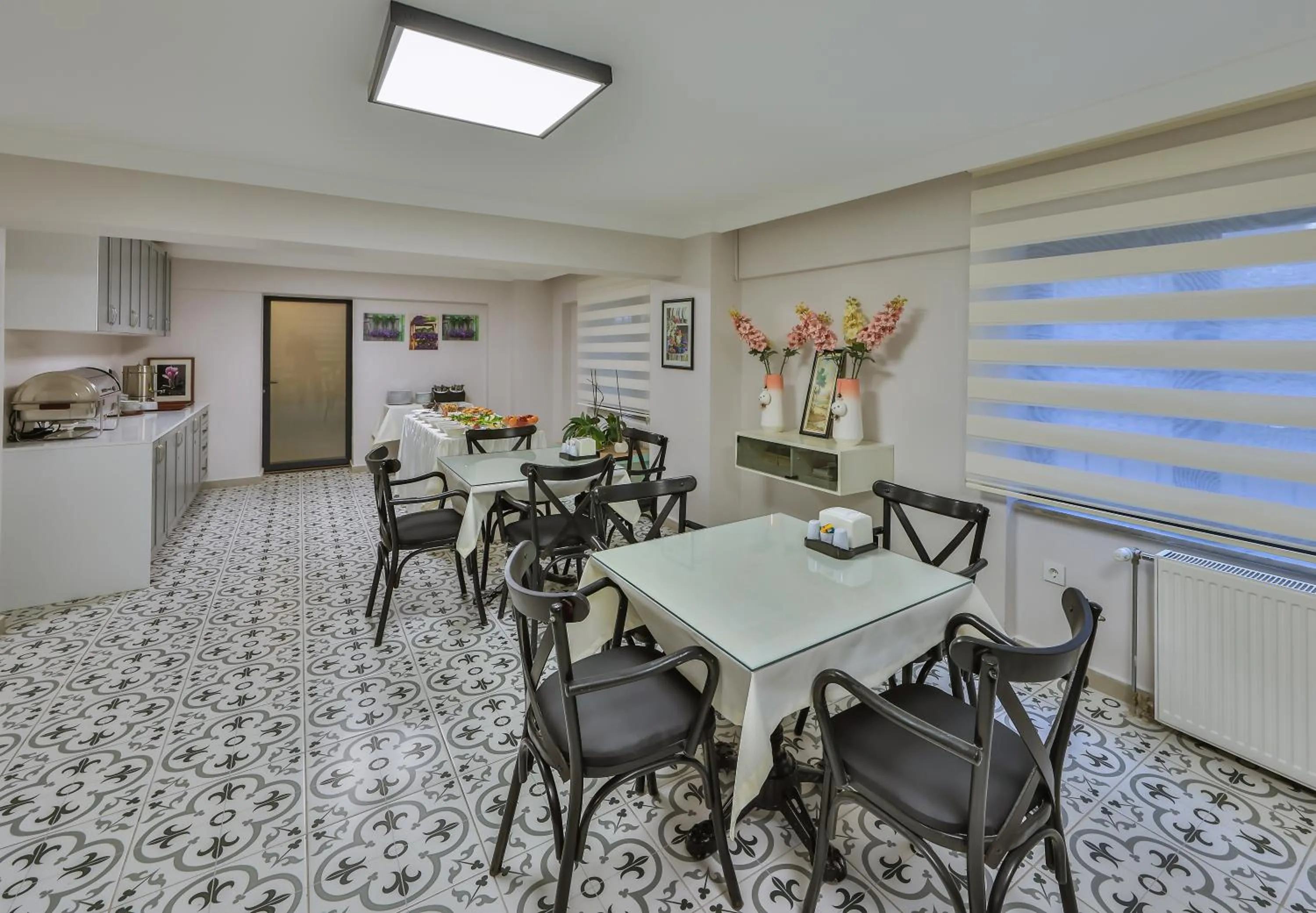 Communal lounge/ TV room in Palmada Hotel