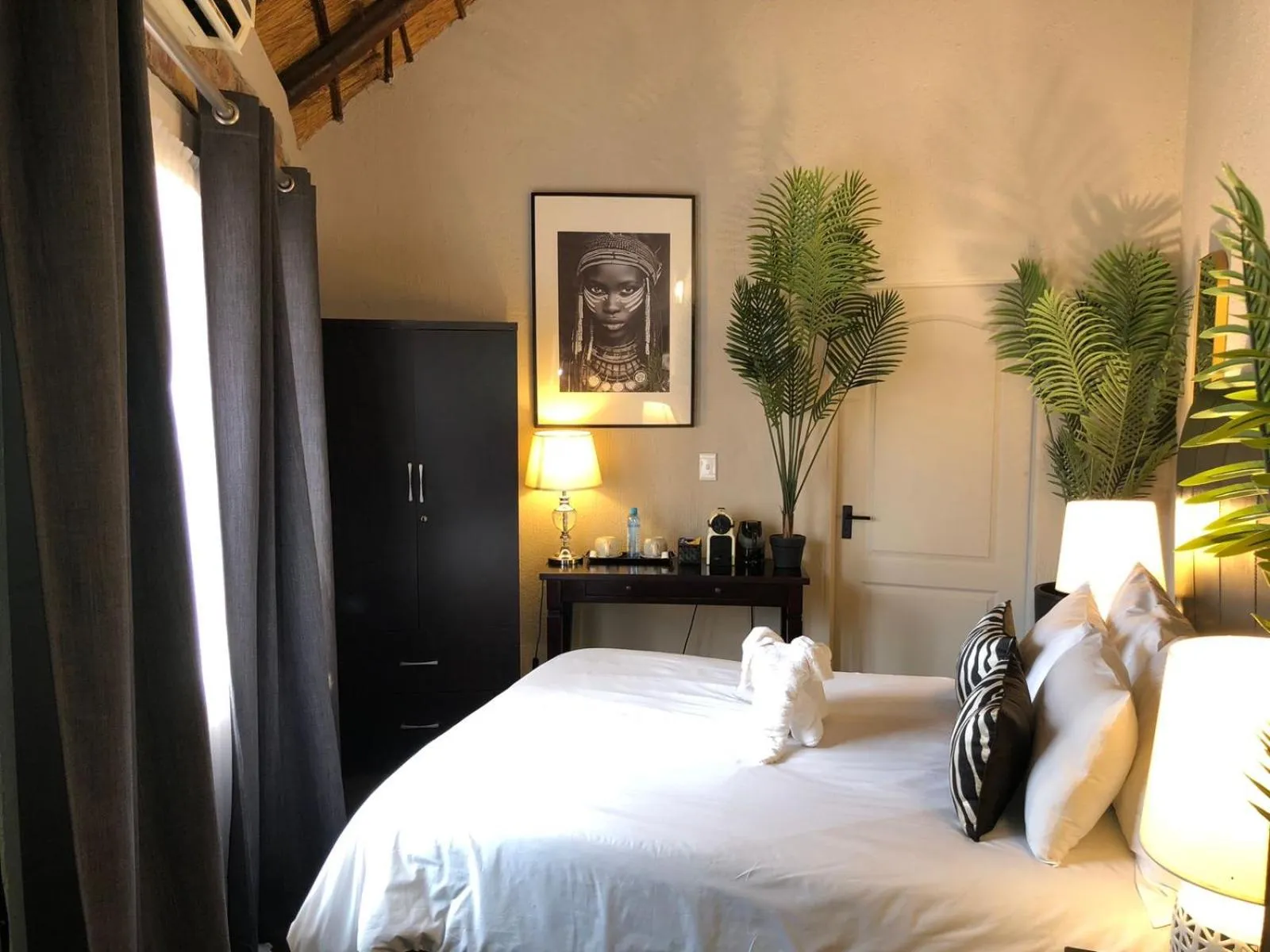 Bed in Imbube Safari Lodge