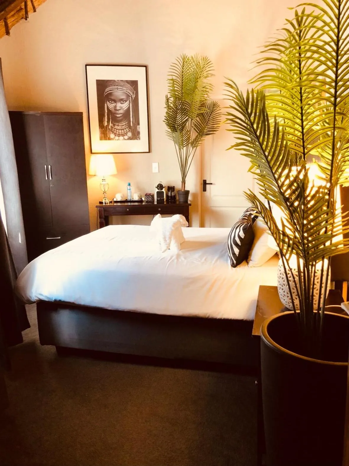 Bed in Imbube Safari Lodge