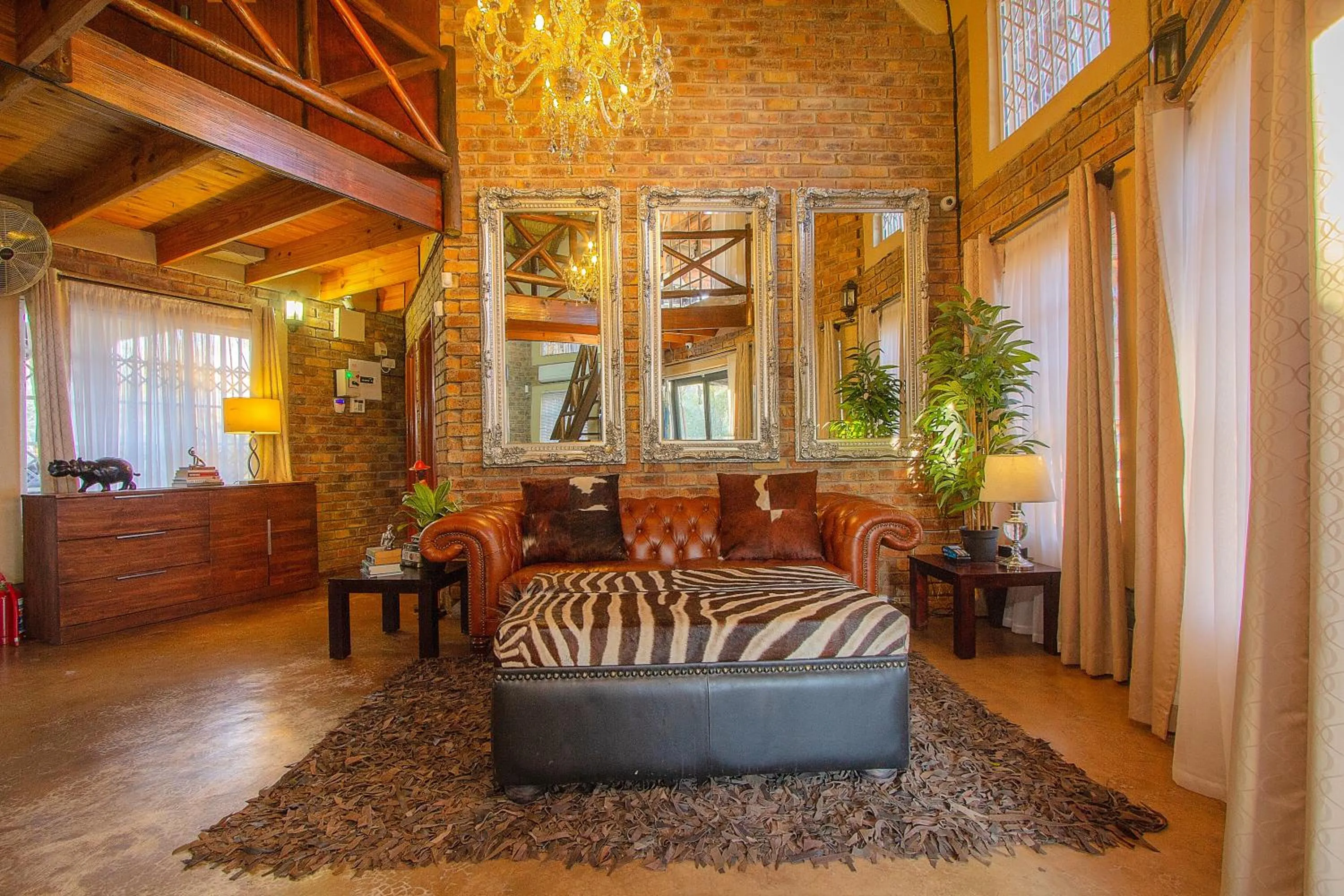 Living room in Imbube Safari Lodge
